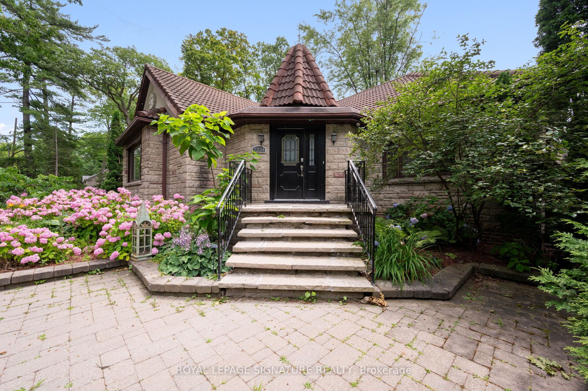 2234 Gordon Drive, Mississauga, ON L5B 1S9 photo 3