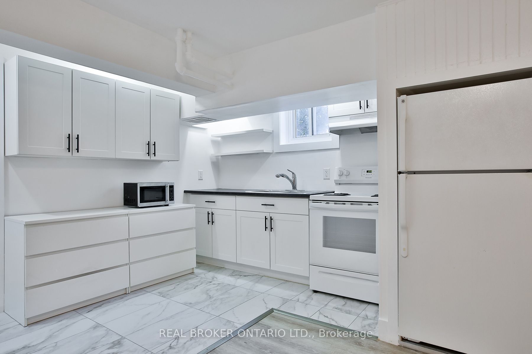 252 Sixth Street 6, Toronto, ON M8V 3A7 photo 4