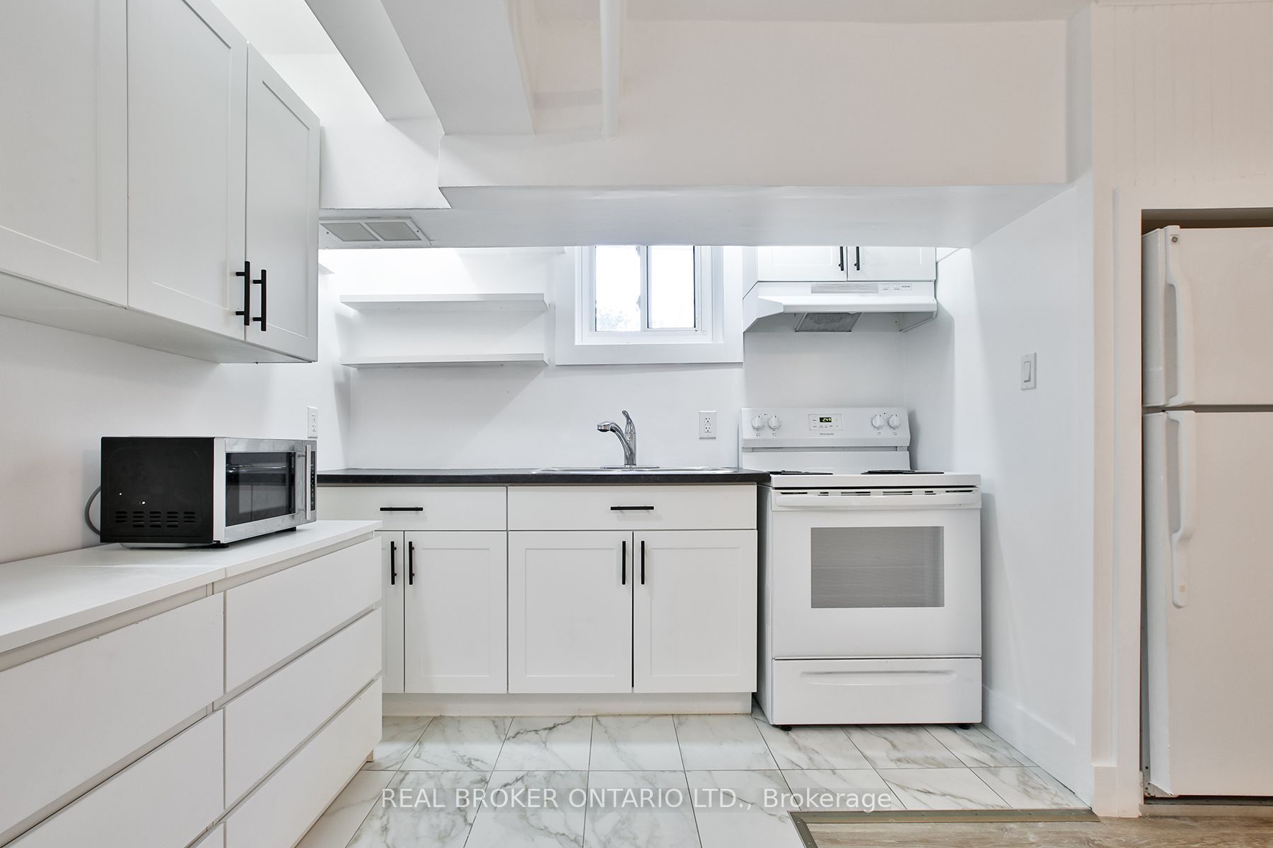 252 Sixth Street 6, Toronto, ON M8V 3A7 photo 5