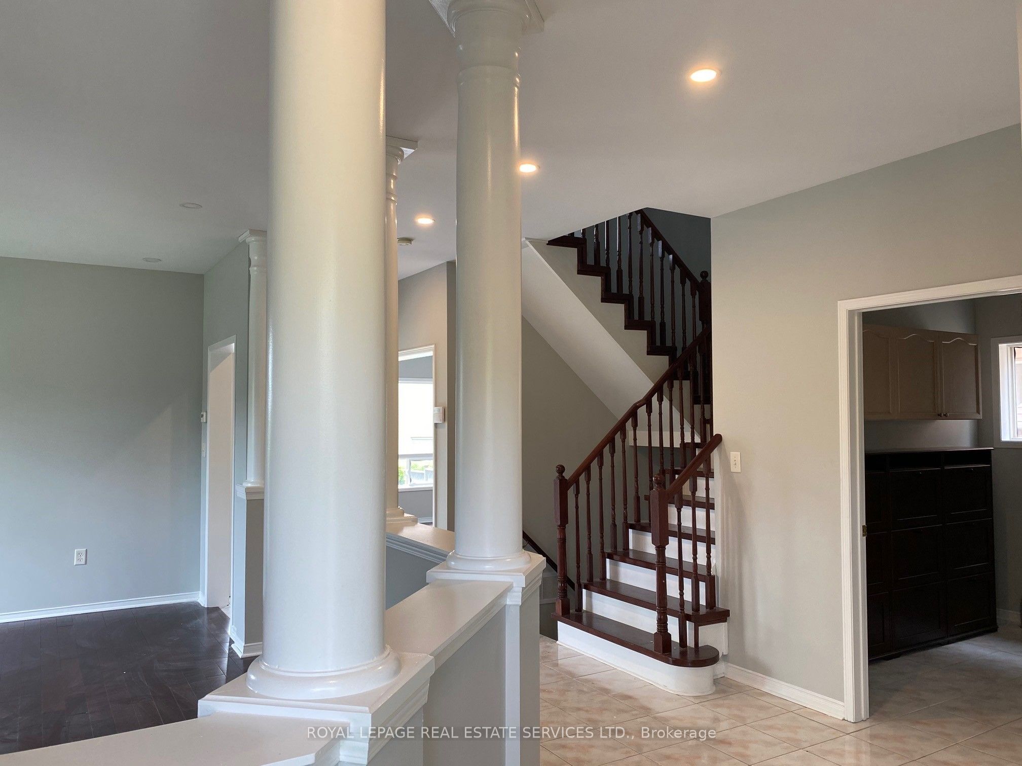 2362 Woodridge Way, Oakville, ON L6H 6S3 photo 3