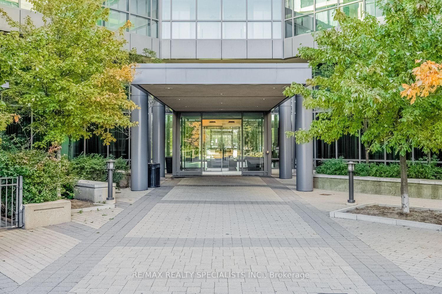 215 Sherway Gardens Road 1607, Toronto, ON M9C 0A4 photo 2