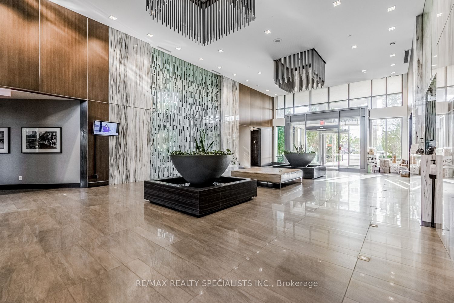 215 Sherway Gardens Road 1607, Toronto, ON M9C 0A4 photo 4
