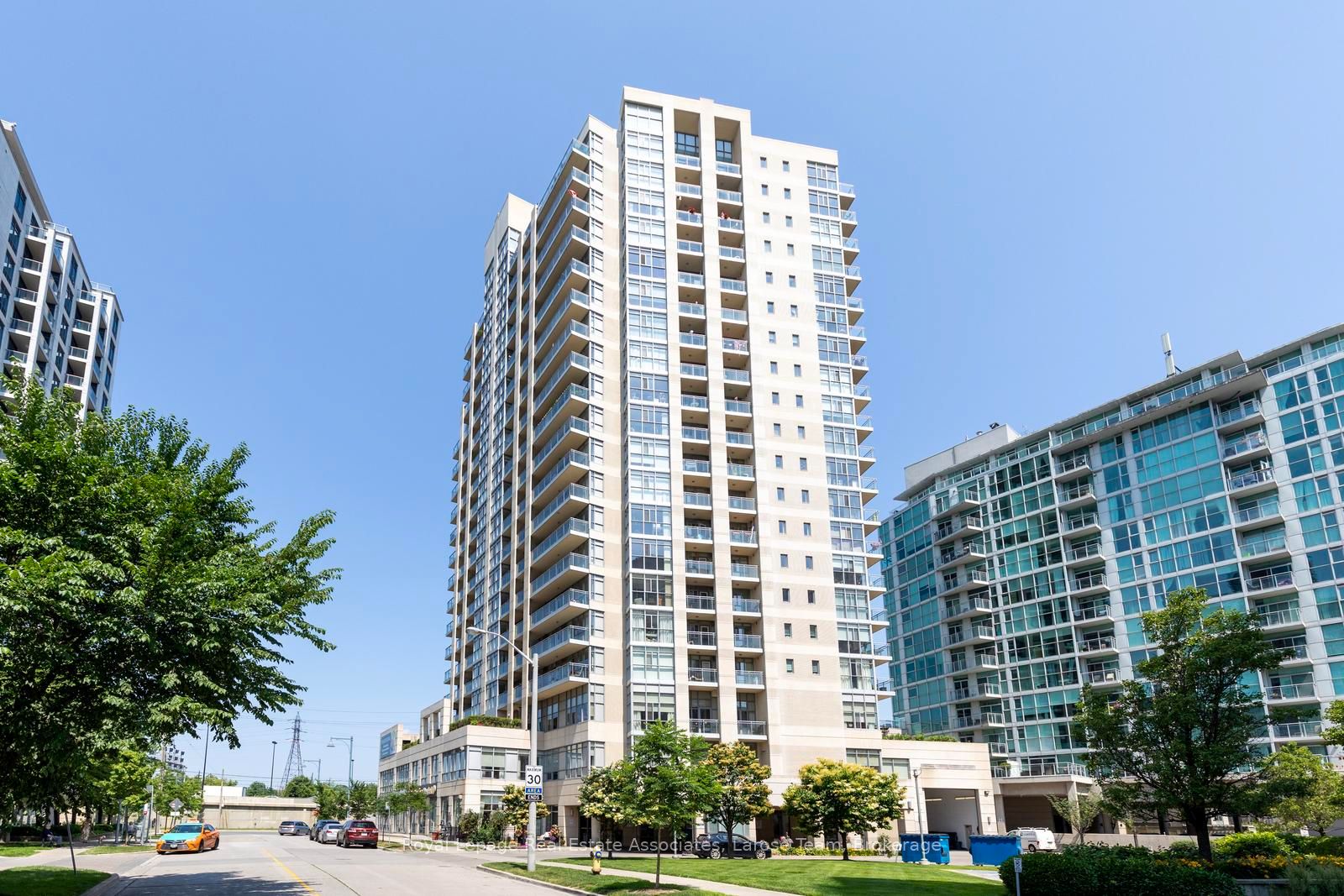 3 Marine Parade Drive 2101, Toronto, ON M8V 3Z5 photo 2