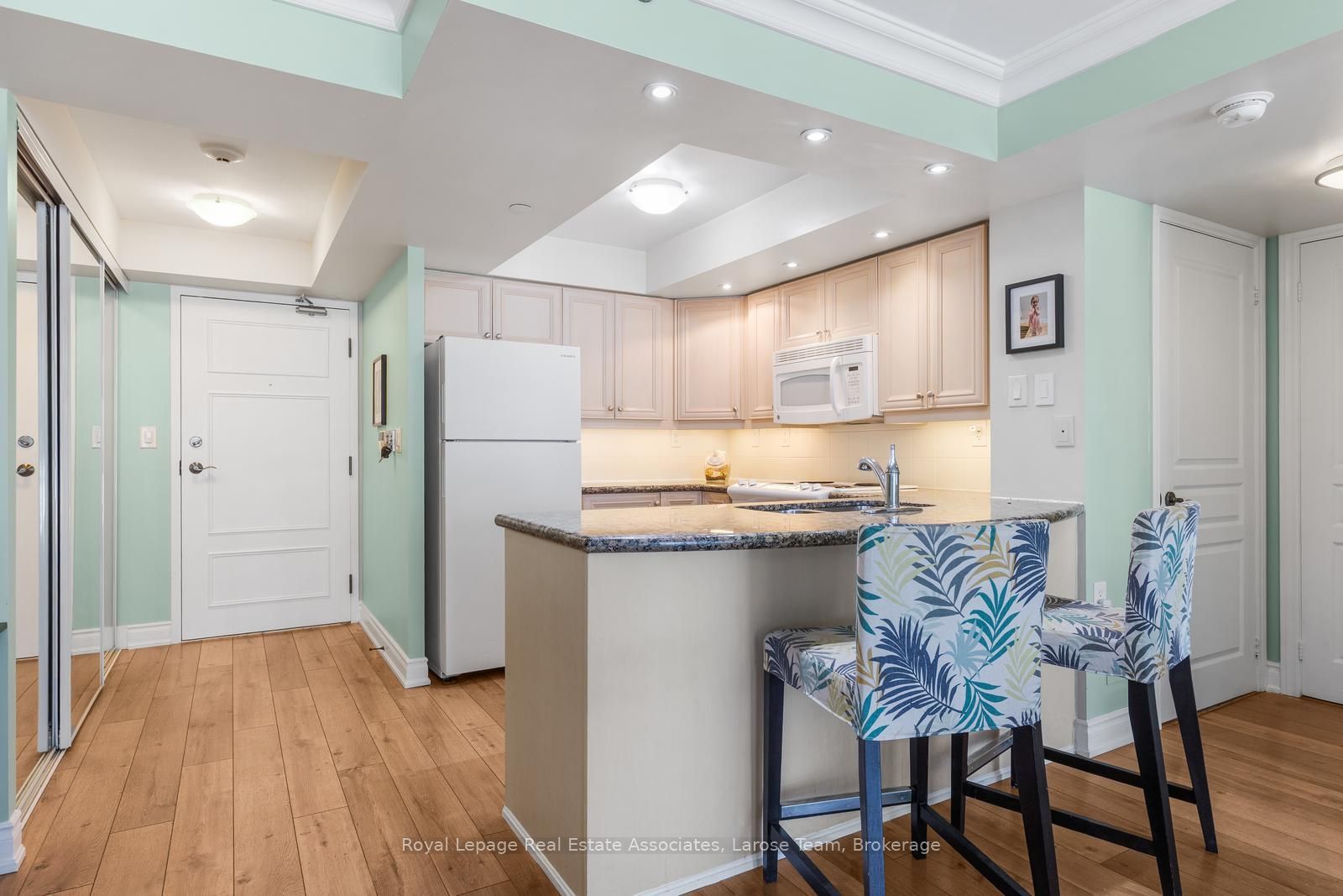 3 Marine Parade Drive 2101, Toronto, ON M8V 3Z5 photo 5