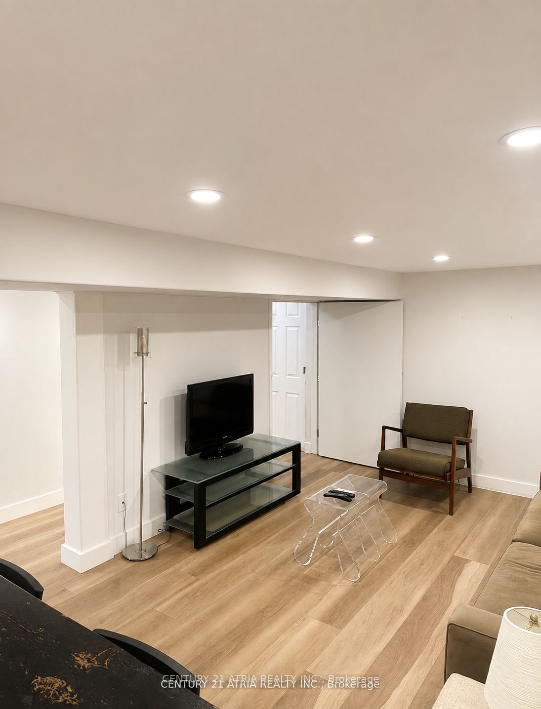 2 Crystal Crescent, Toronto, ON M8W 2Z7 photo 5