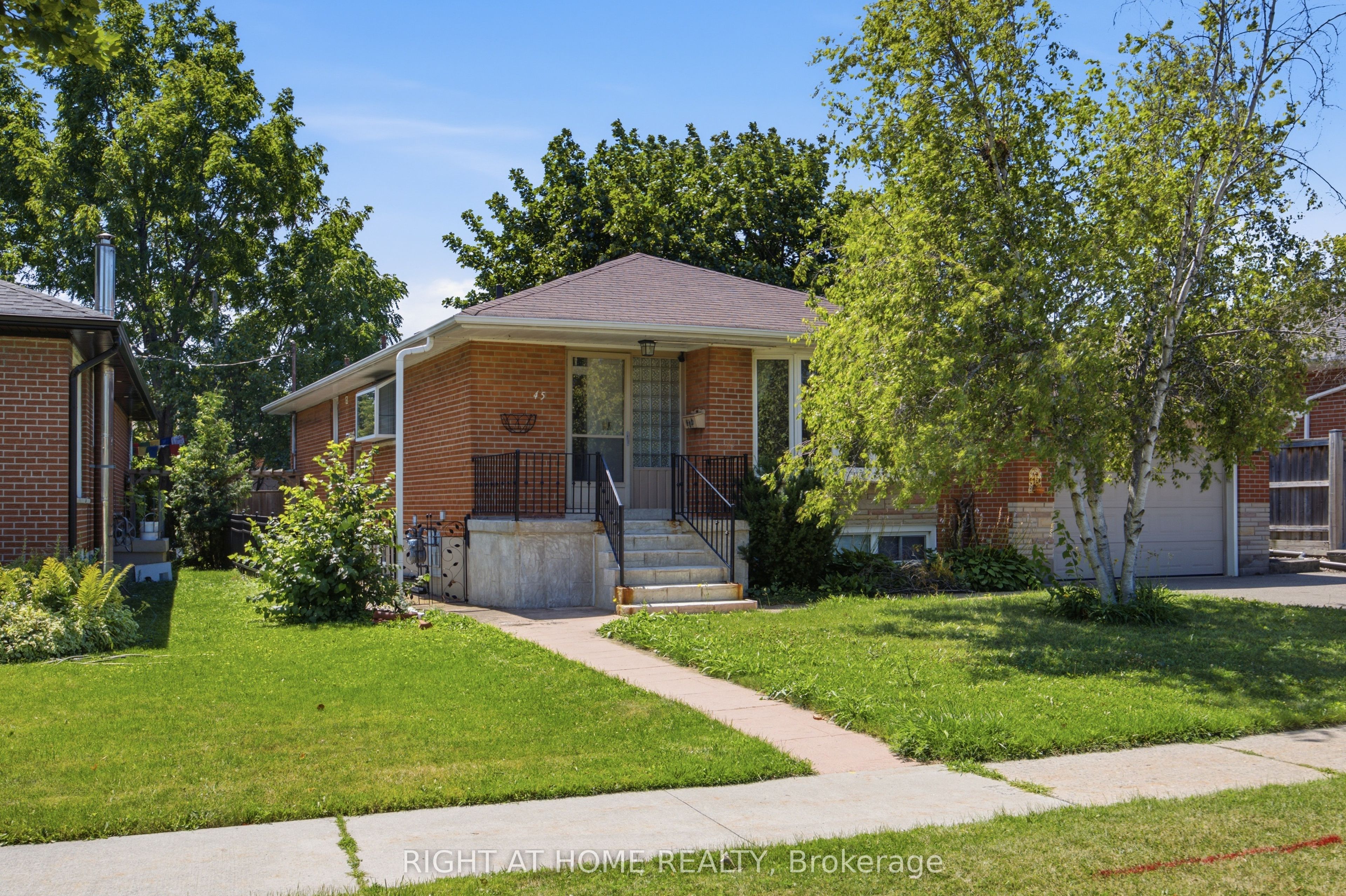 45 Faversham Crescent, Toronto, ON M9C 3X7 photo 3