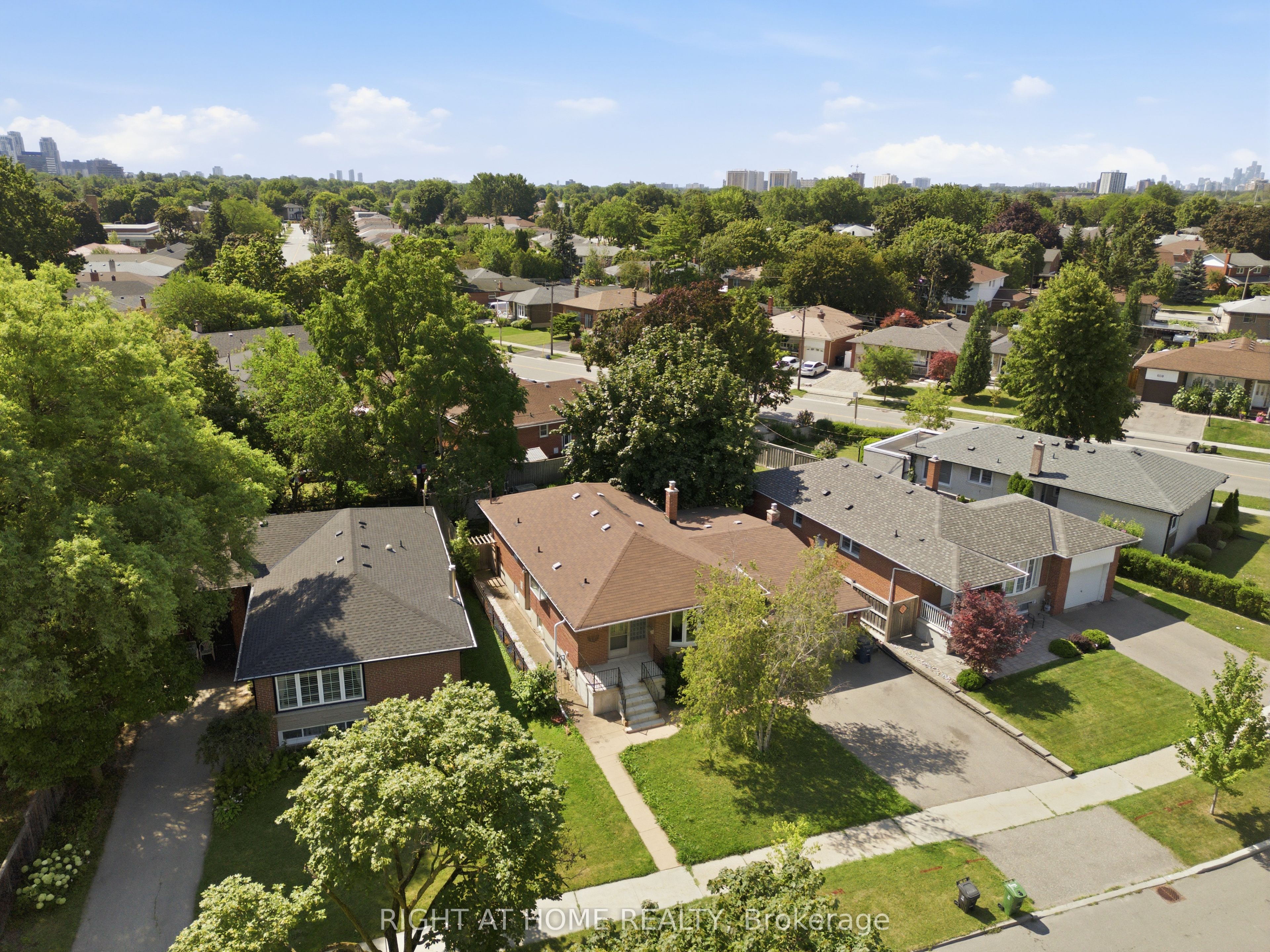 45 Faversham Crescent, Toronto, ON M9C 3X7 photo 4