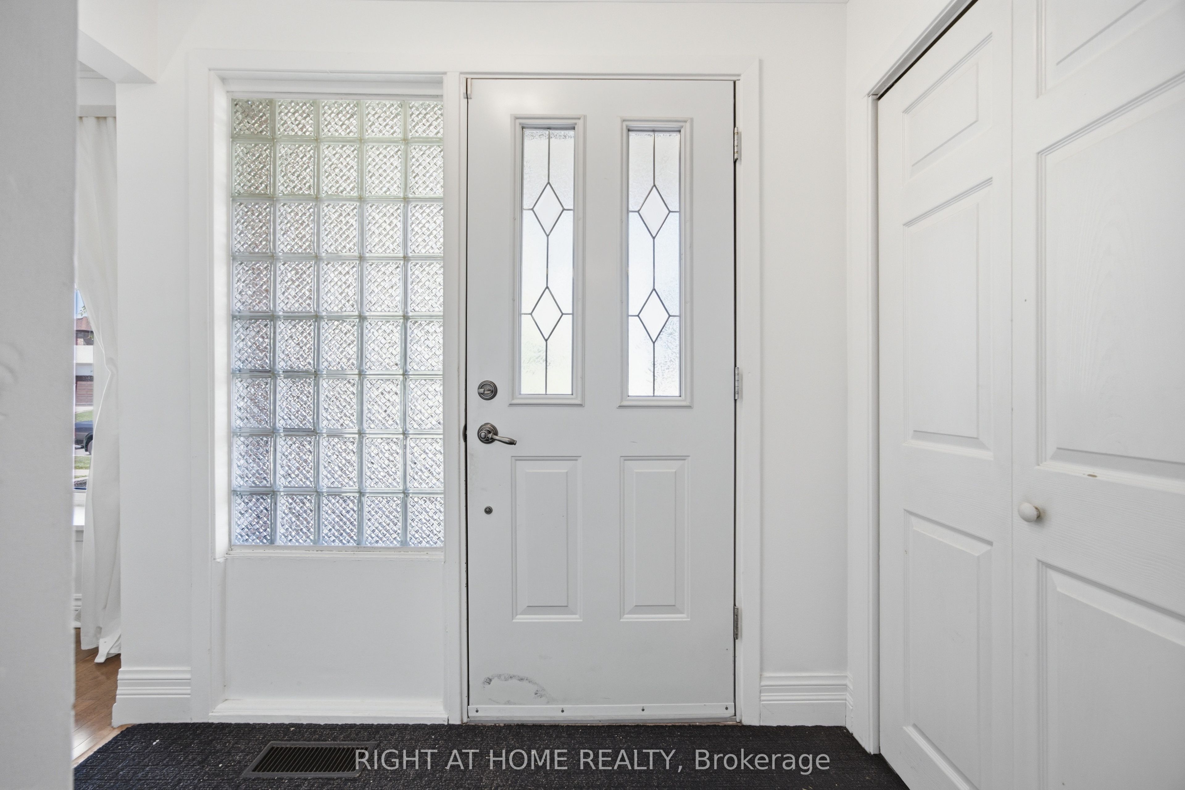 45 Faversham Crescent, Toronto, ON M9C 3X7 photo 5
