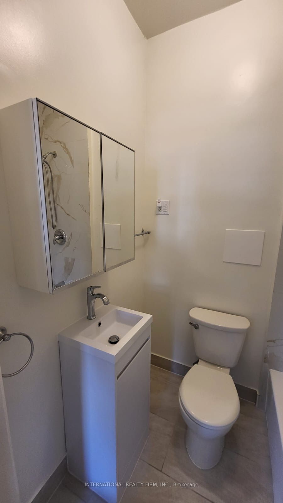7 Thomas Street 2, Mississauga, ON L5M 1Y4 photo 3
