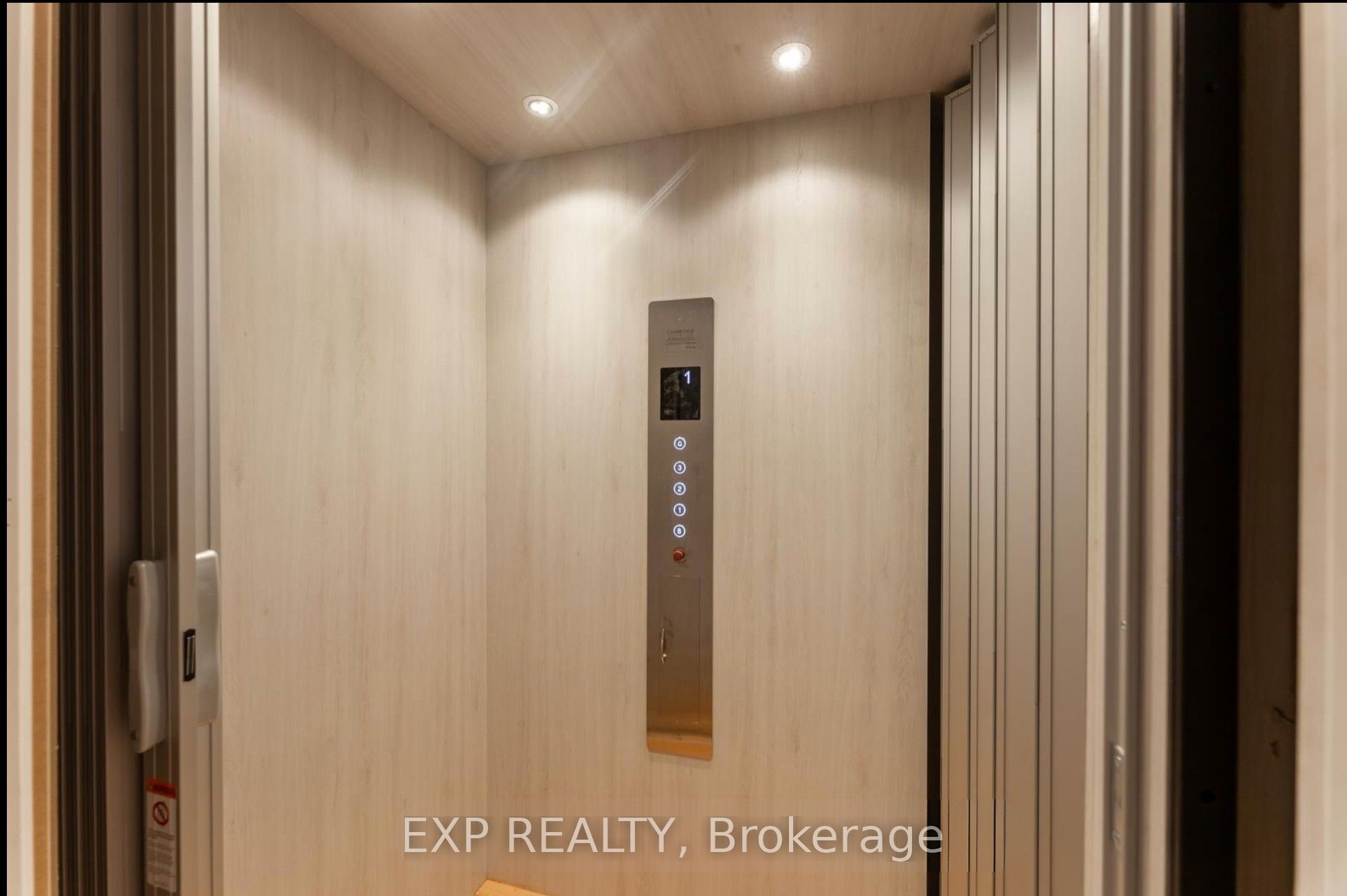 209 Wyndham Street, Mississauga, ON L5M 2S5 photo 3