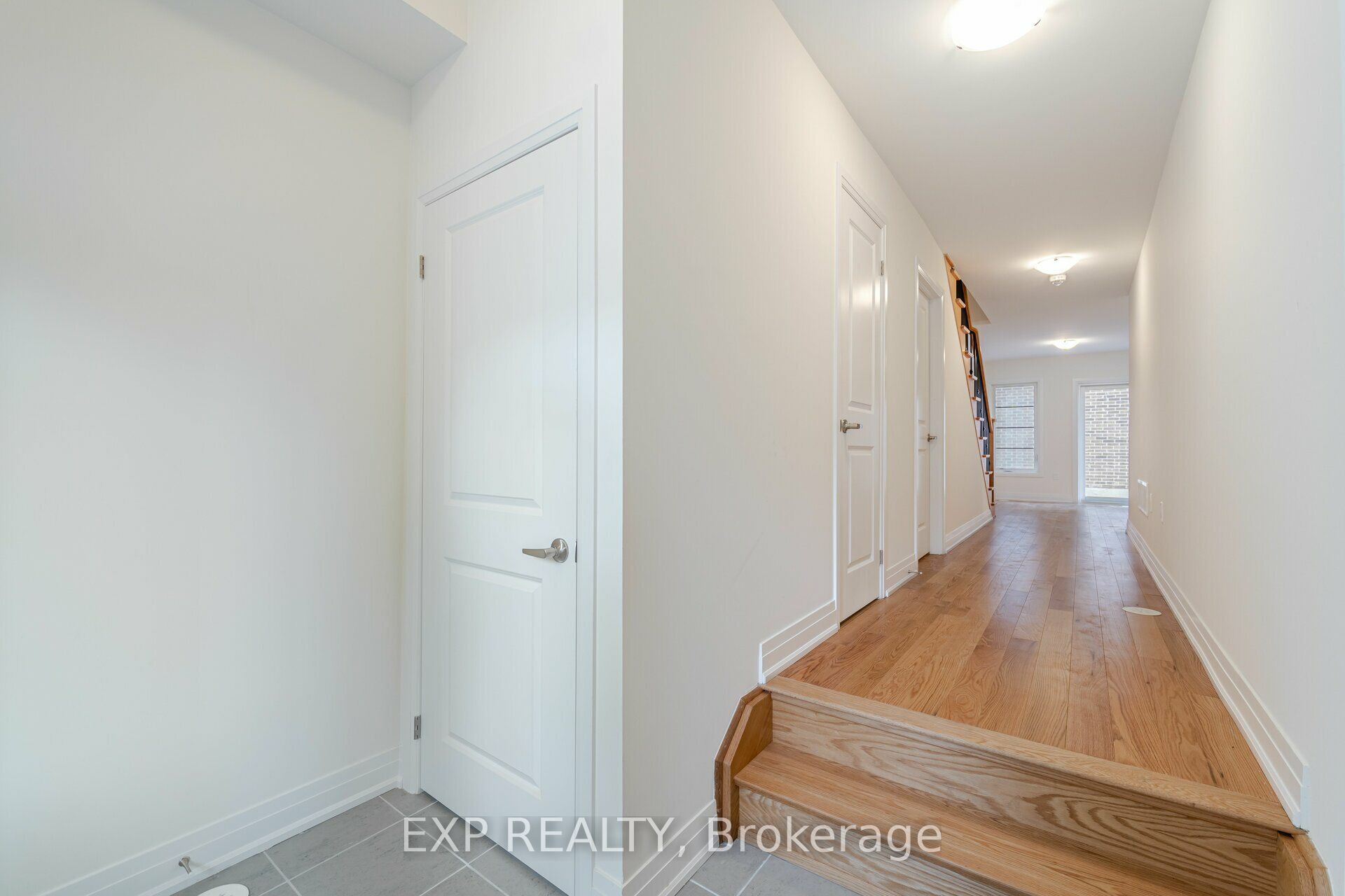209 Wyndham Street, Mississauga, ON L5M 2S5 photo 4