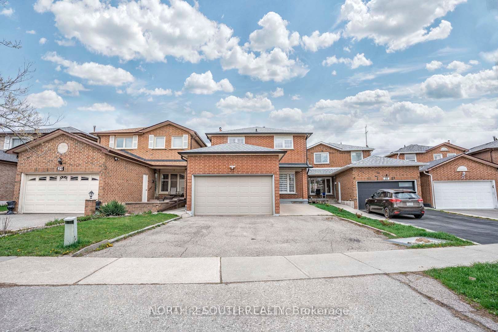 37 Loire Court upper, Toronto, ON M9V 4Z7 photo 3