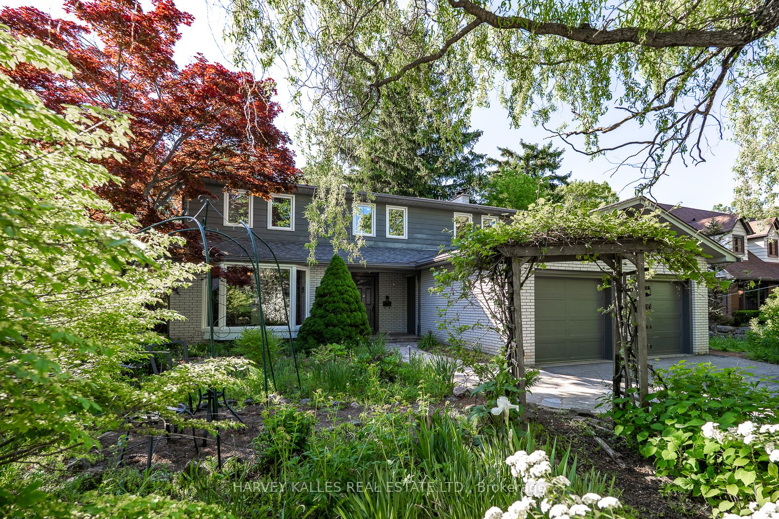 1033 Fair Birch Drive, Mississauga, ON L5H 1M4