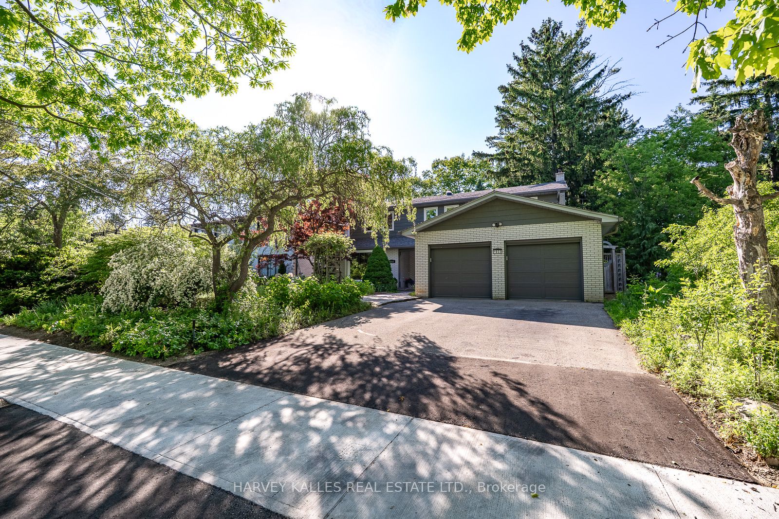 1033 Fair Birch Drive, Mississauga, ON L5H 1M4 photo 3