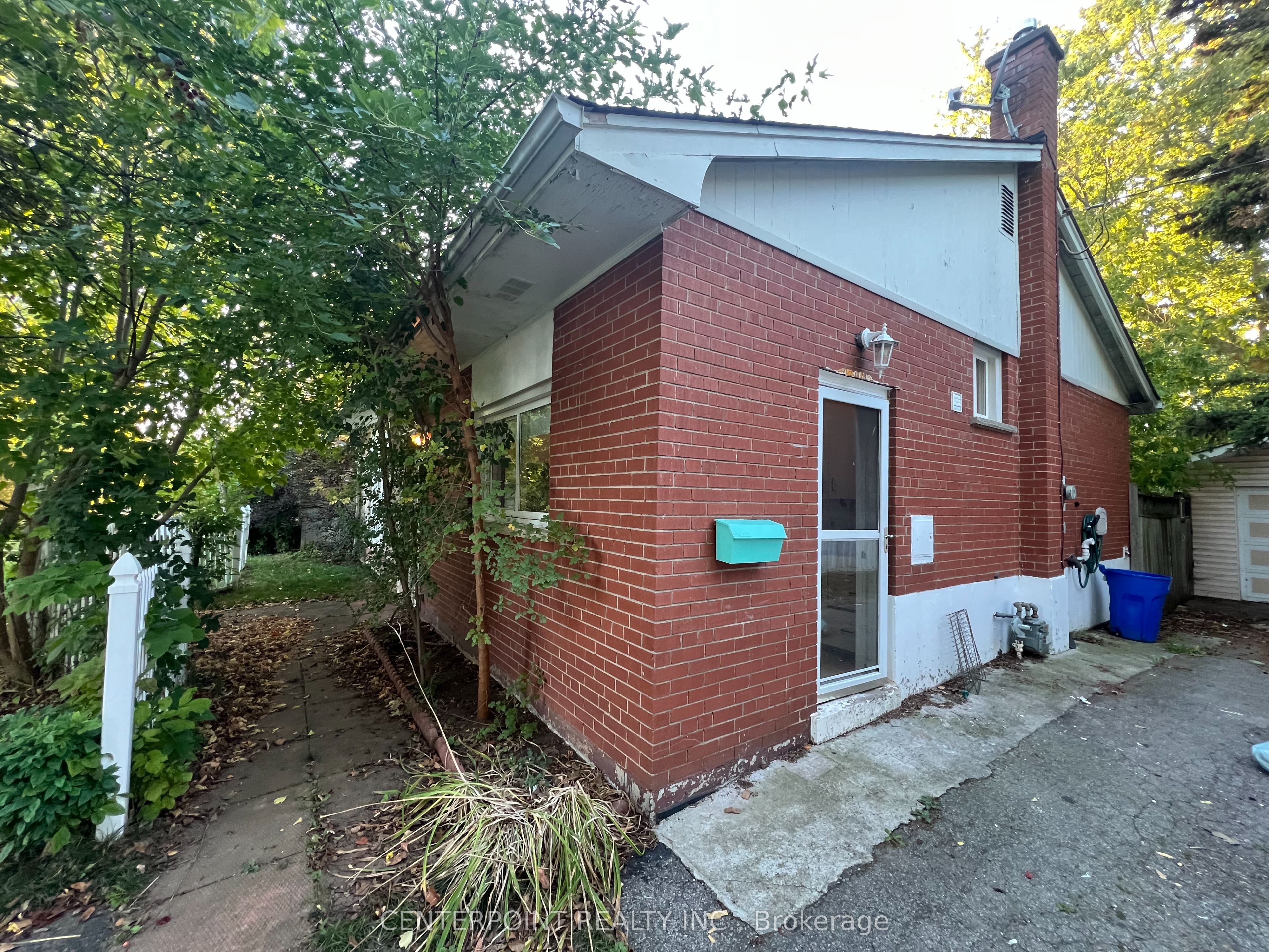 287 Kent Crescent, Burlington, ON L7L 4T2 photo 2