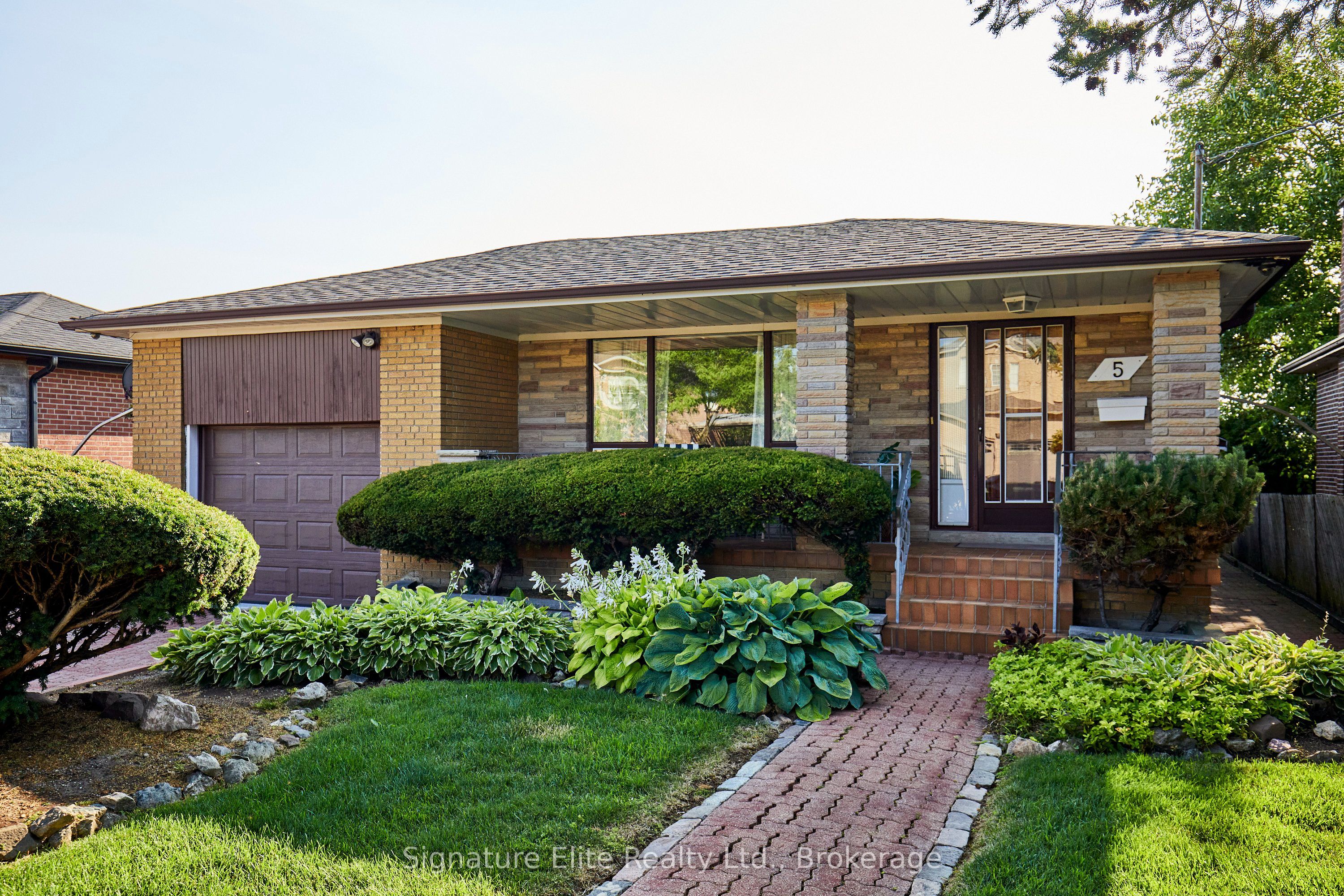 5 Veerland Drive, Toronto, ON M6L 1R8 photo 5