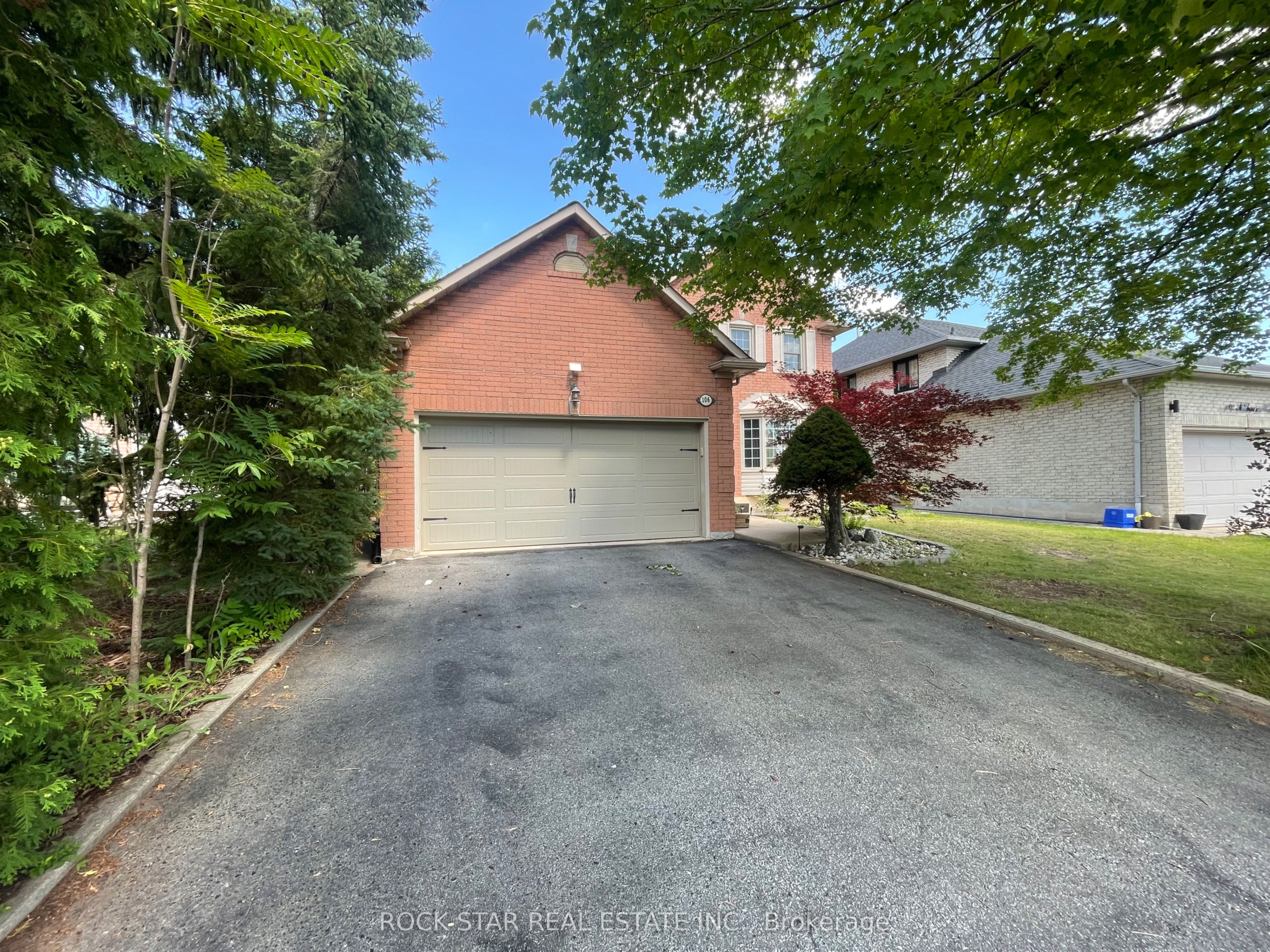 106 Milbourne Crescent, Oakville, ON L6H 5P1