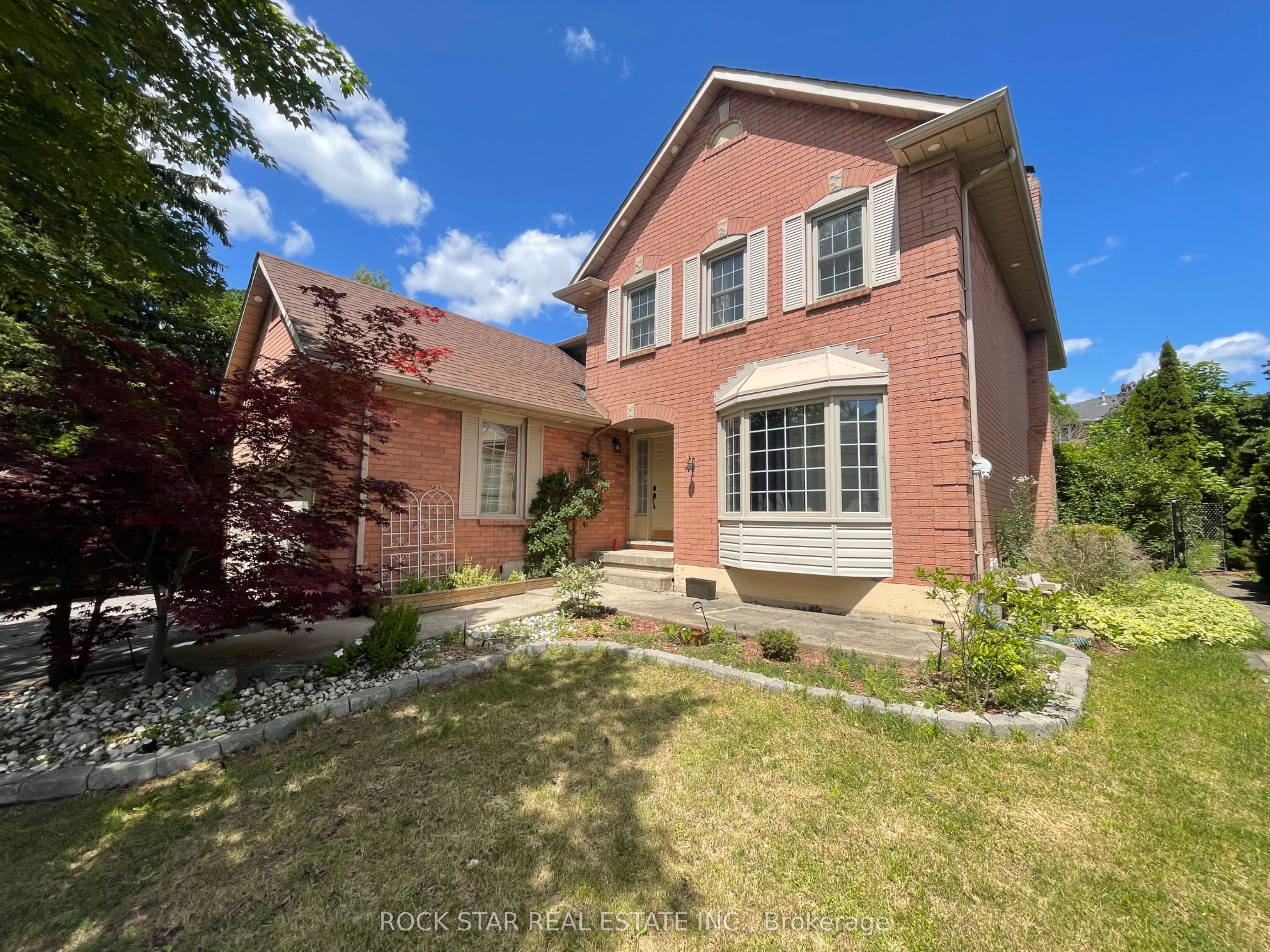 106 Milbourne Crescent, Oakville, ON L6H 5P1 photo 2