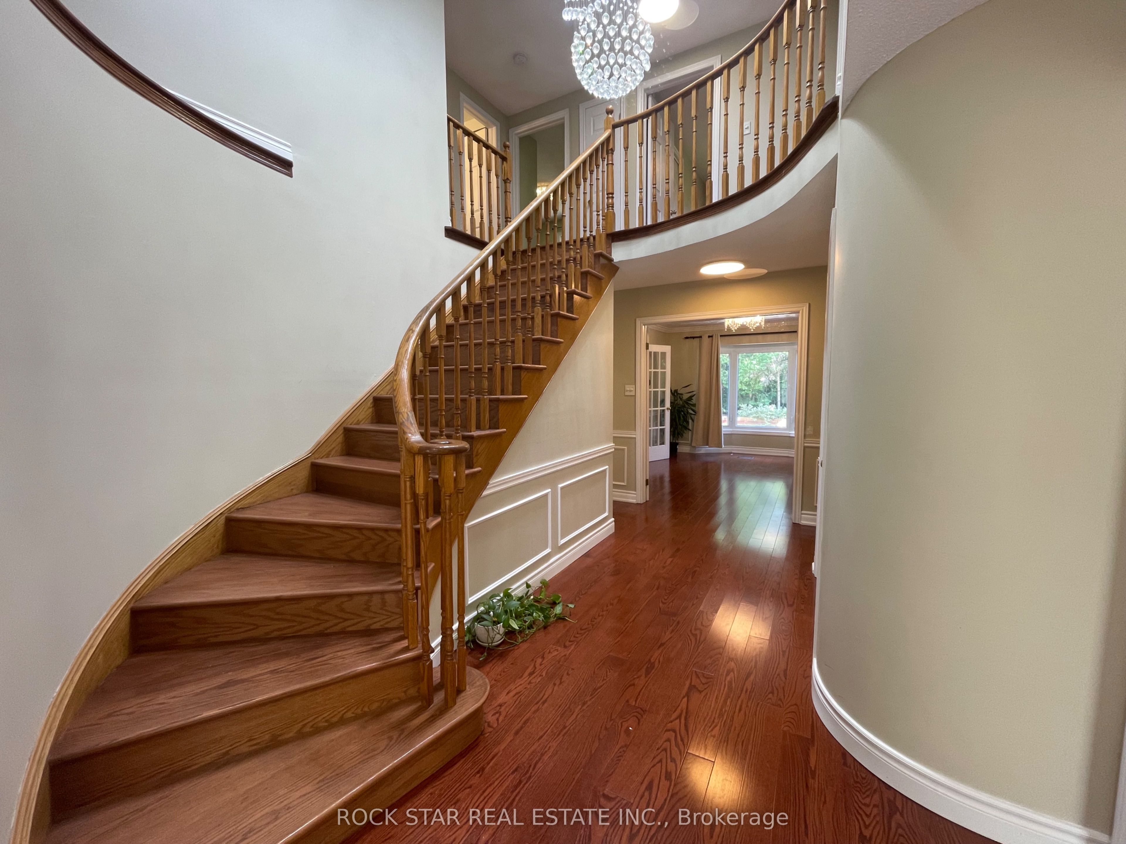 106 Milbourne Crescent, Oakville, ON L6H 5P1 photo 3