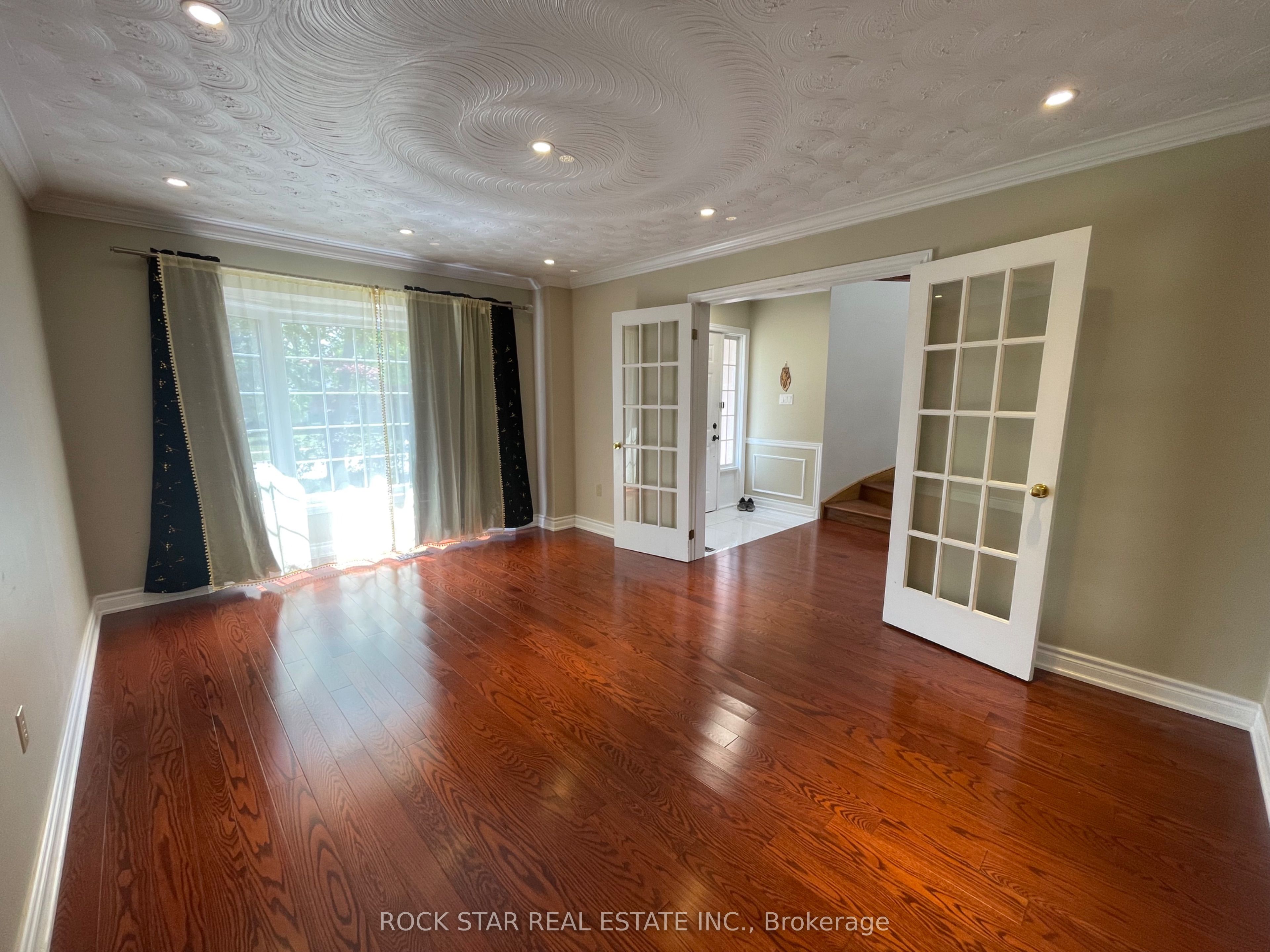 106 Milbourne Crescent, Oakville, ON L6H 5P1 photo 4