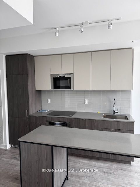 220 Missinnihe Way 617, Mississauga, ON L5H 1G5 photo 3