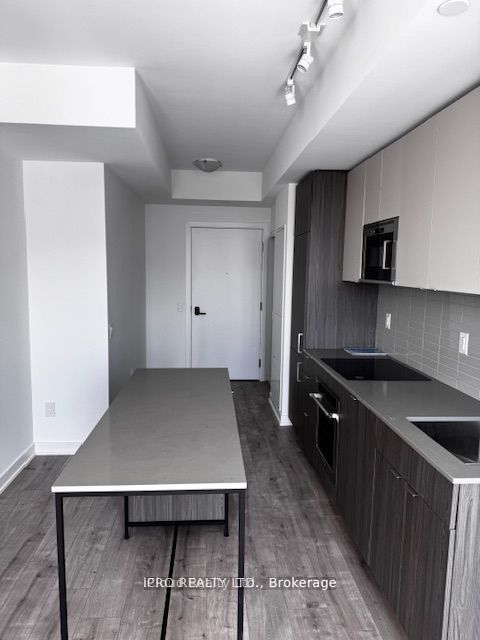 220 Missinnihe Way 617, Mississauga, ON L5H 1G5 photo 4