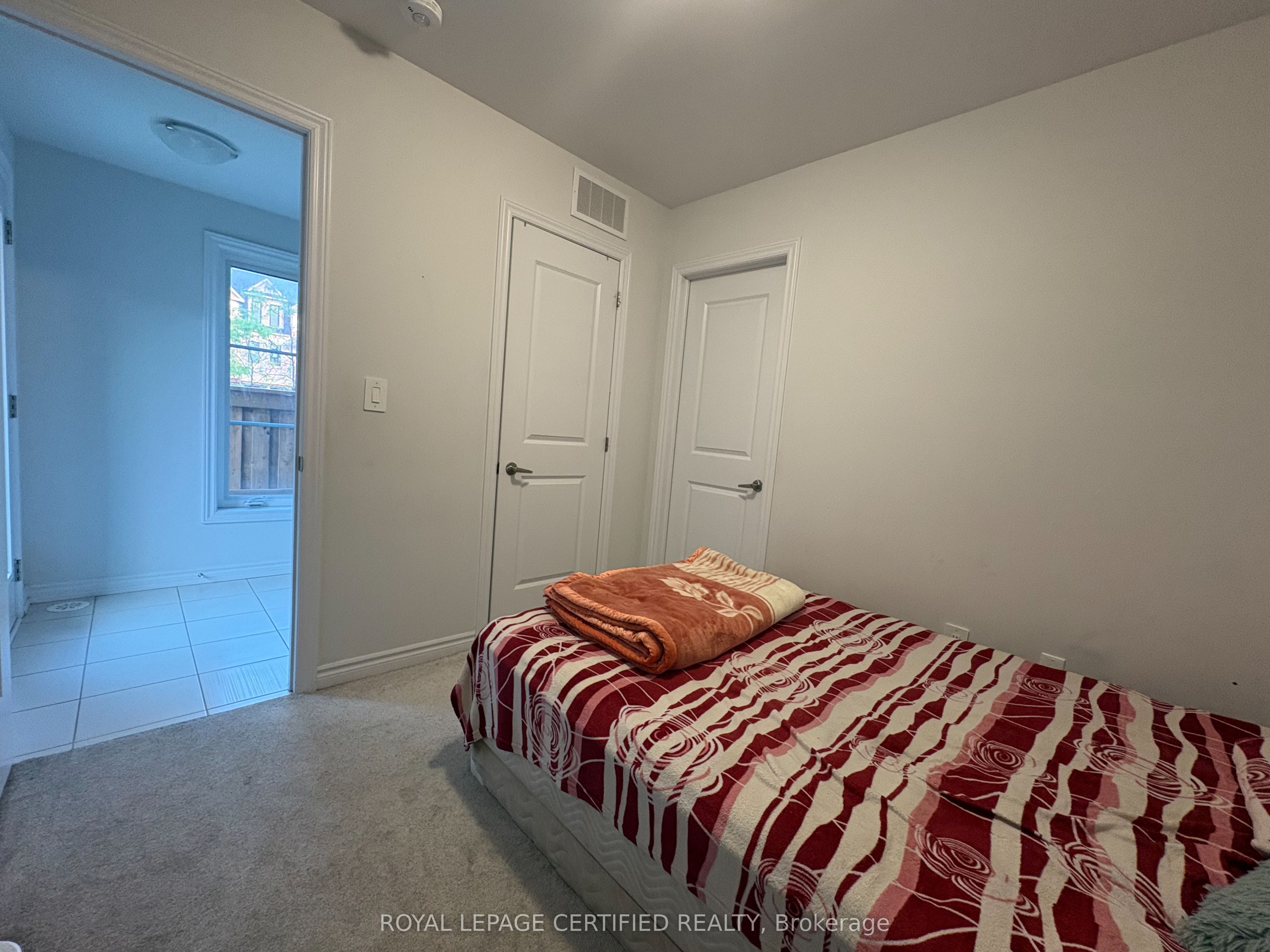 5970 Saigon Street, Mississauga, ON L5V 0E9 photo 5