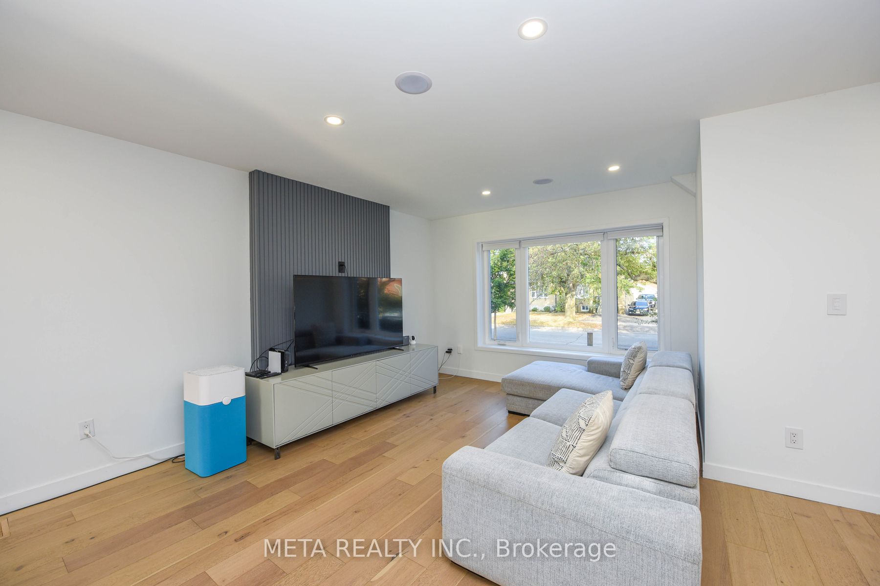 28 Connorvale Avenue, Toronto, ON M8W 4A1 photo 4
