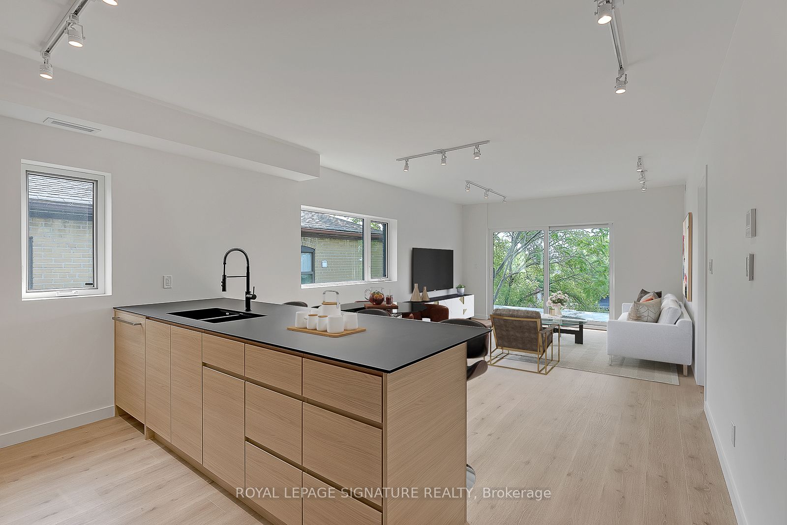 1254 Davenport Road 4, Toronto, ON M6H 2G9