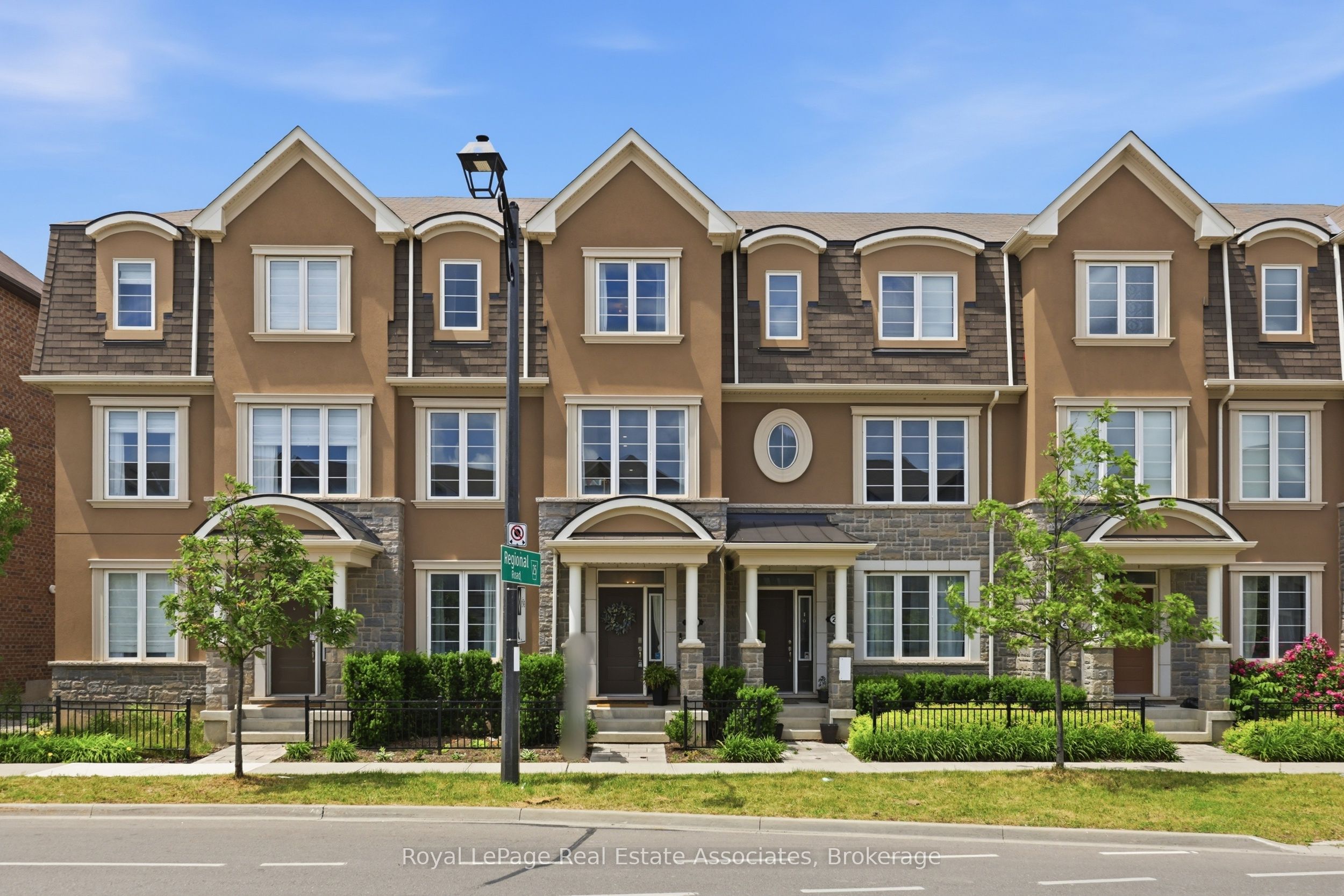 1222 Rose Way 27, Milton, ON L9E 1P2 photo 3