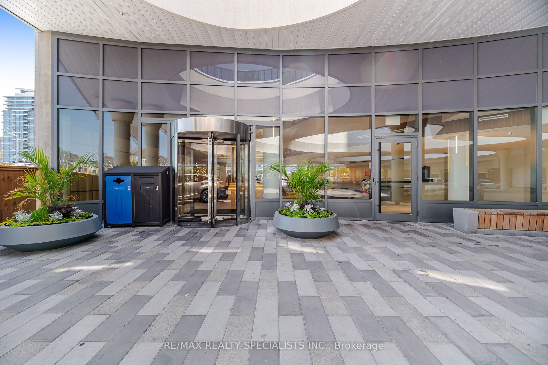 5105 Hurontario Street 308, Mississauga, ON L4Z 3X7 photo 2