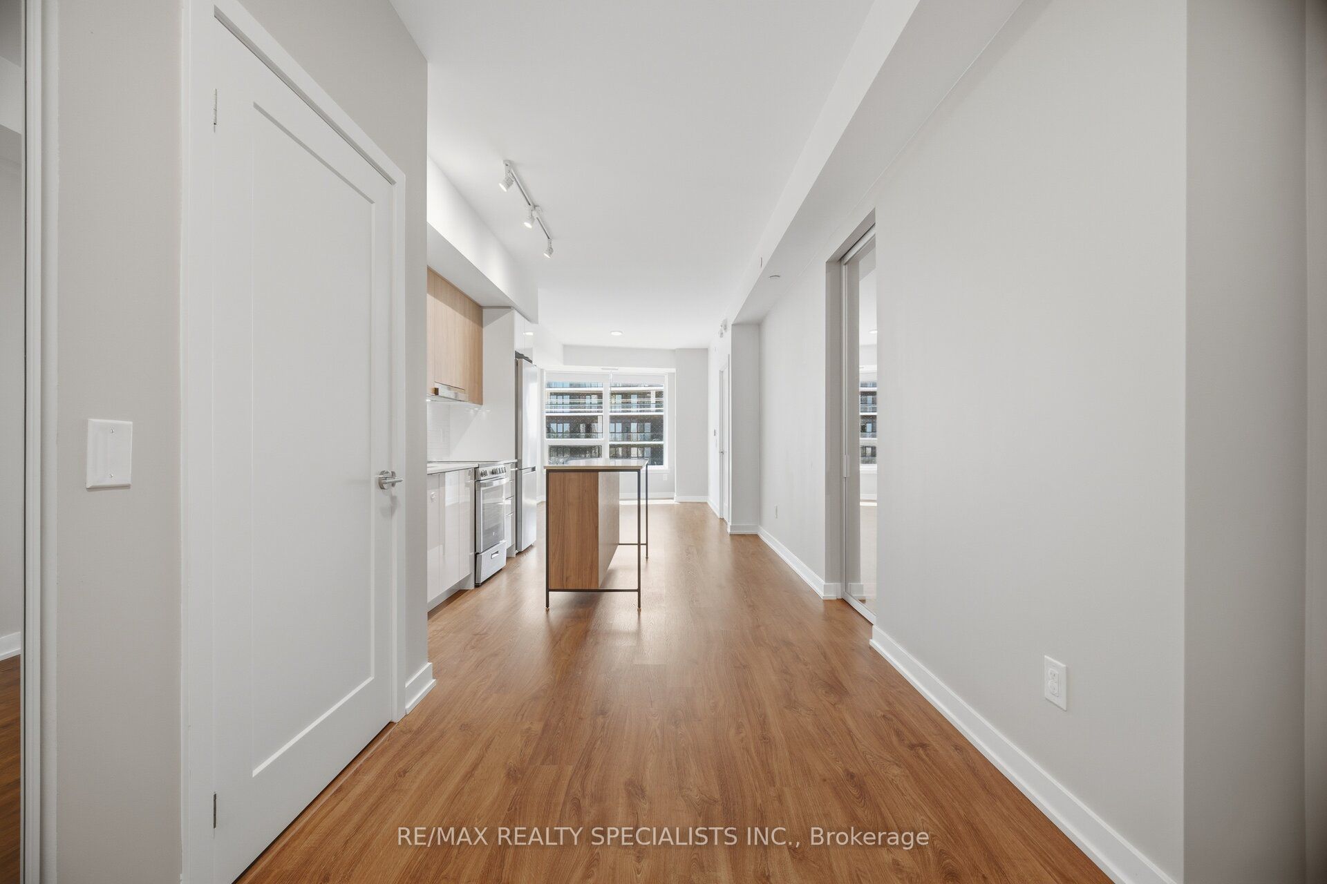 5105 Hurontario Street 308, Mississauga, ON L4Z 3X7 photo 5