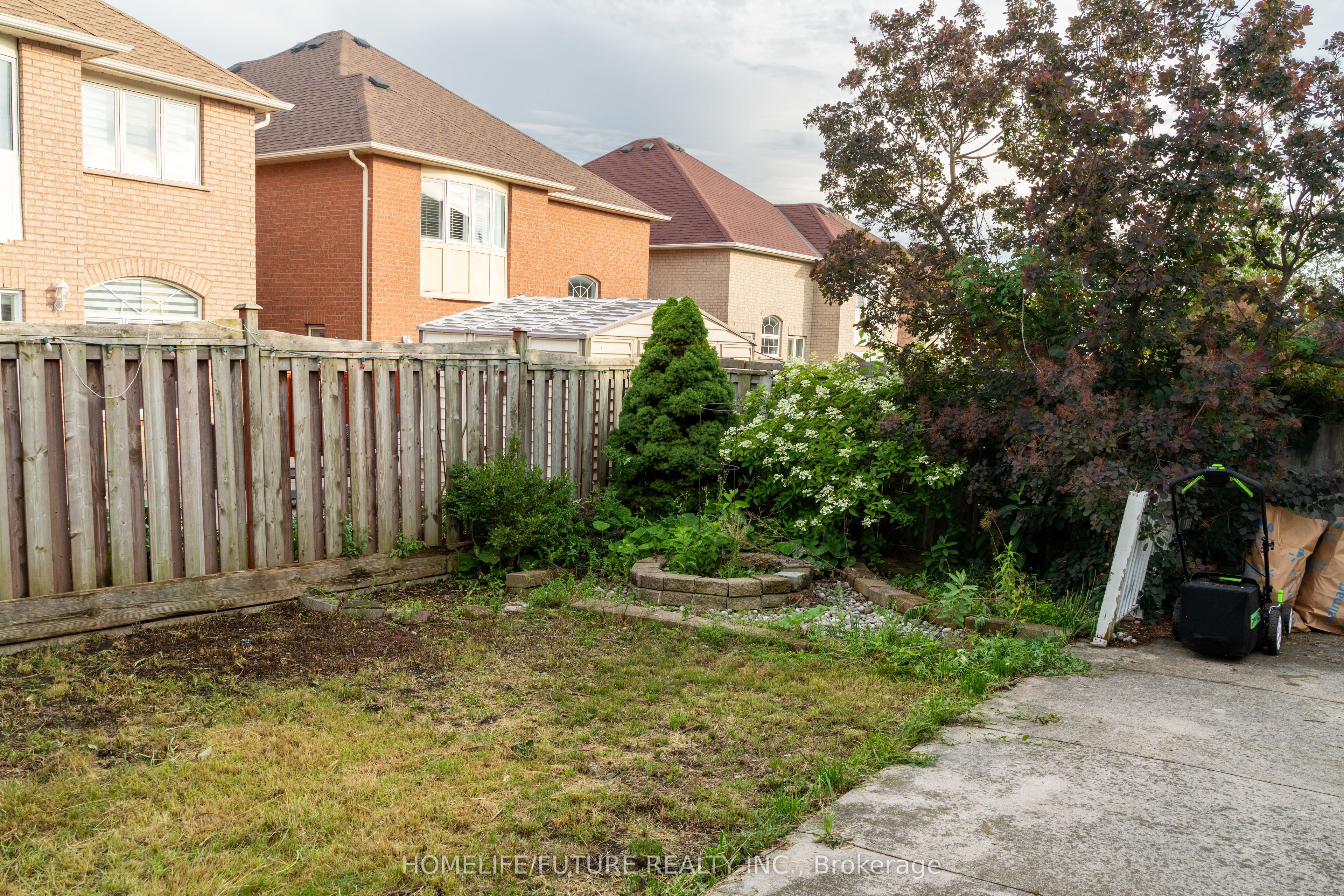 620 Madame Street, Mississauga, ON L5W 1G6 photo 3