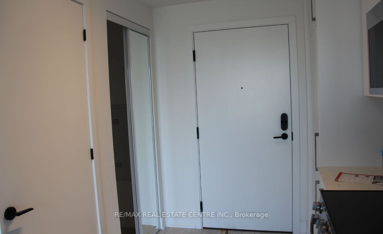 2450 Old Bronte Road 417, Oakville, ON L6M 5P6 photo 3