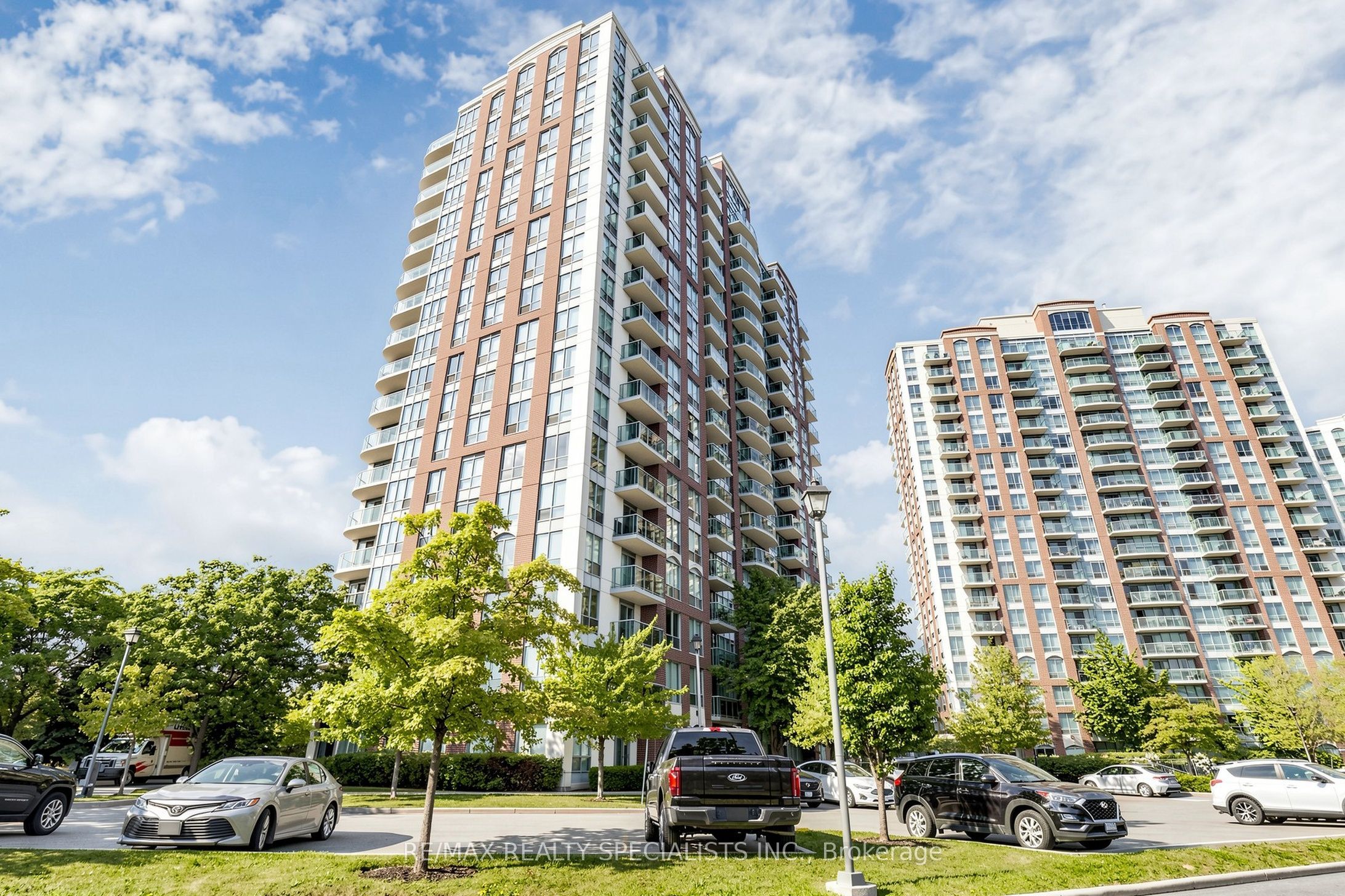4879 Kimbermount Avenue 303, Mississauga, ON L5M 7R8