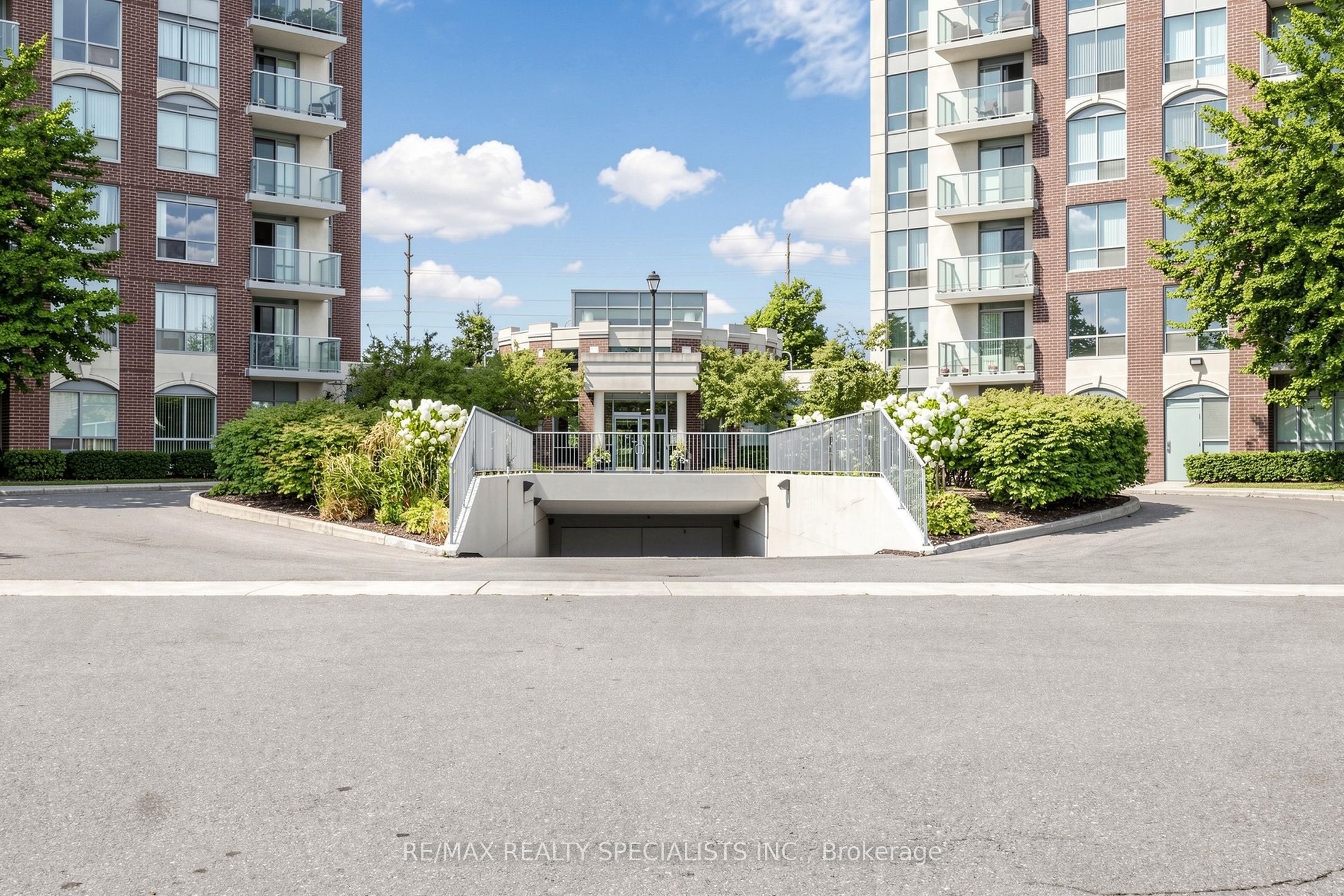 4879 Kimbermount Avenue 303, Mississauga, ON L5M 7R8 photo 2