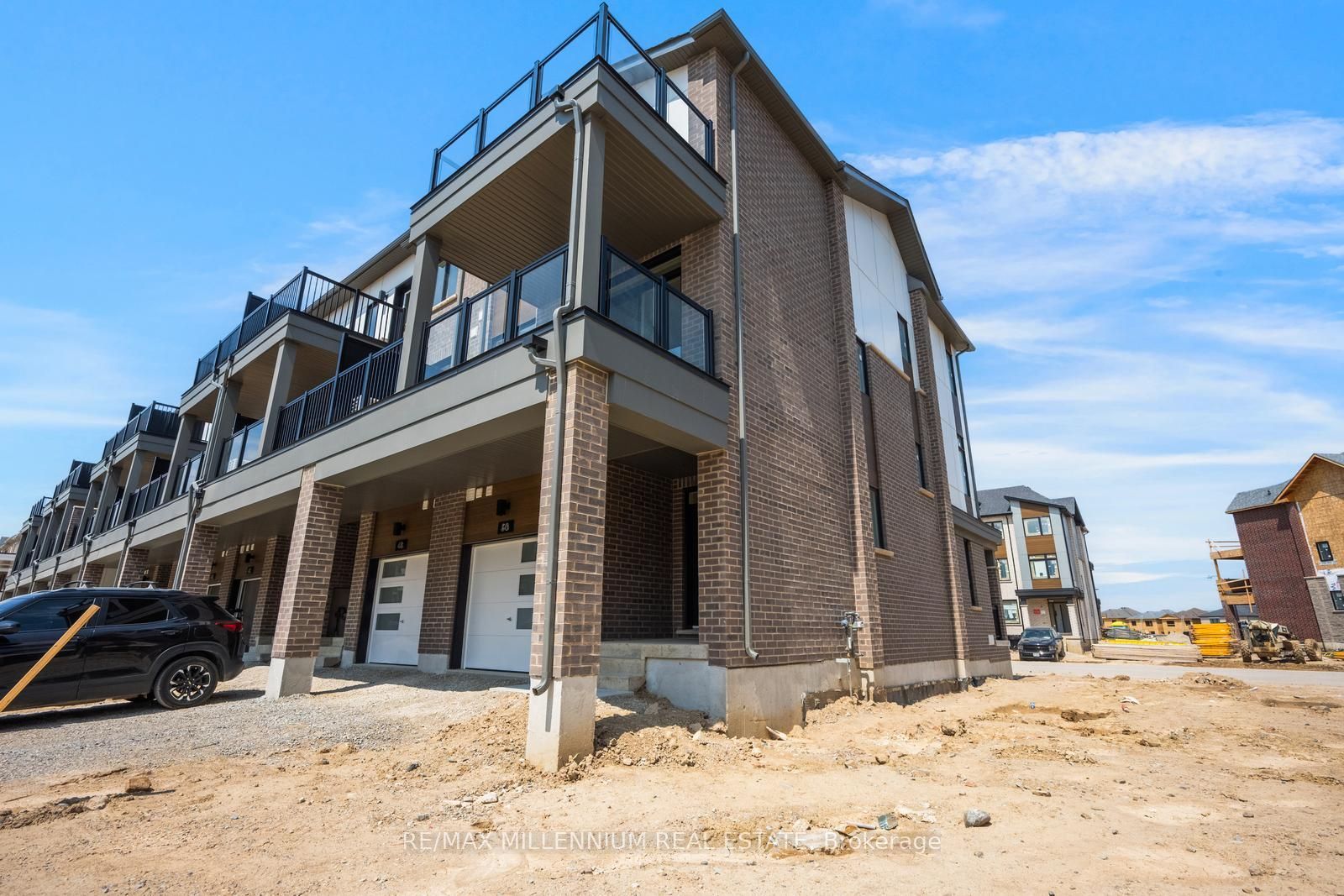 50 Thornbird Crescent MAIN, Brampton, ON L7A 0B8 photo 2