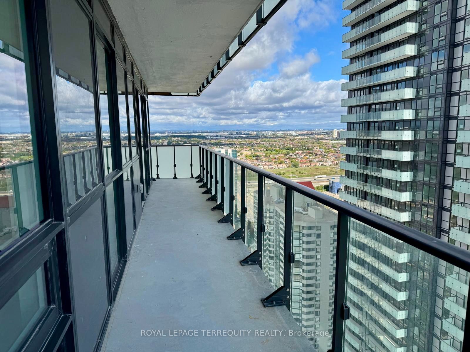 4130 Parkside Village Drive 3004, Mississauga, ON L5B 0L7 photo 3