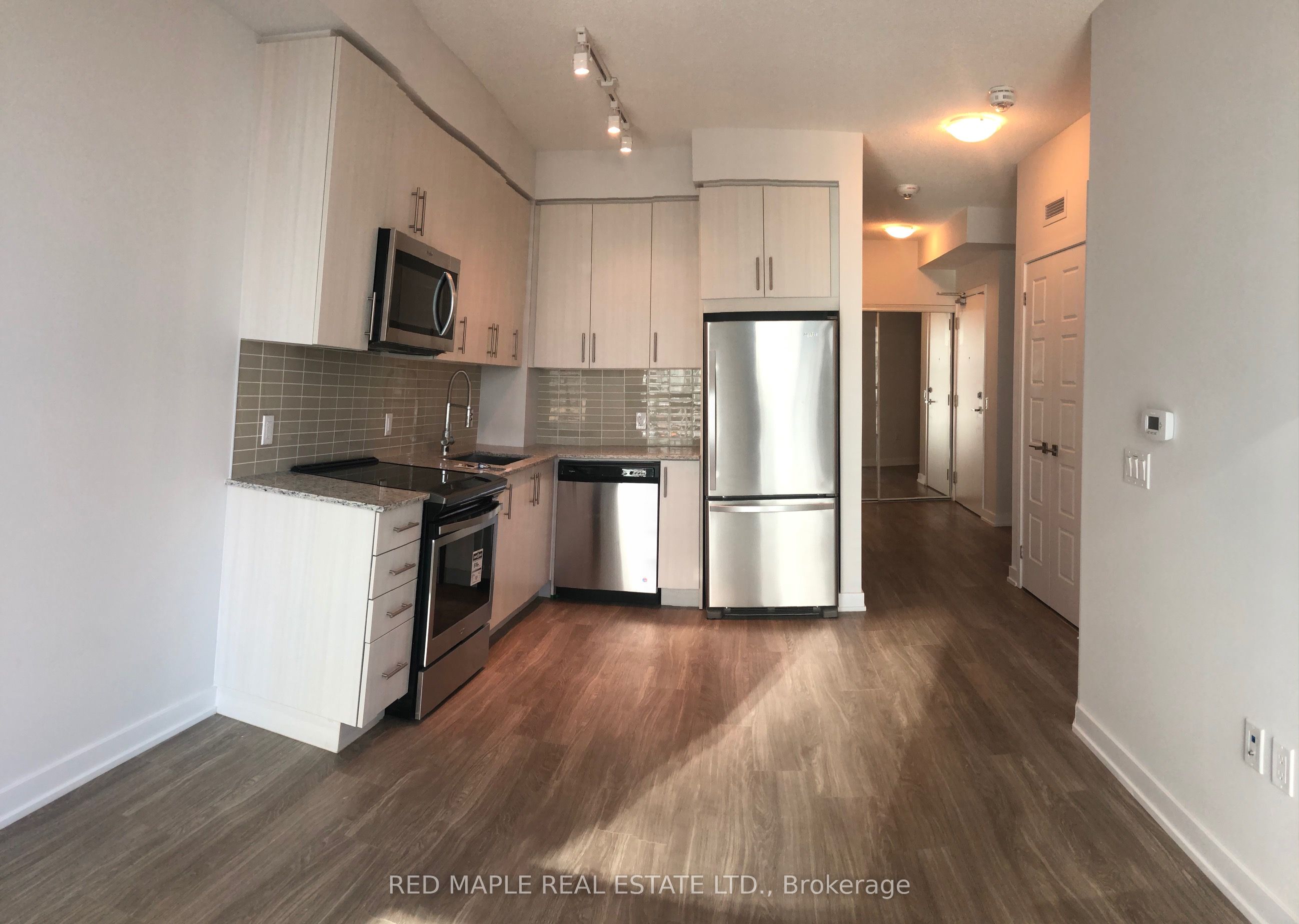 4085 Parkside Village Drive 1805, Mississauga, ON L5B 0K9 photo 3