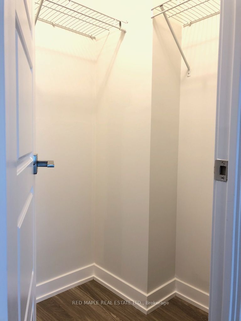 4085 Parkside Village Drive 1805, Mississauga, ON L5B 0K9 photo 4