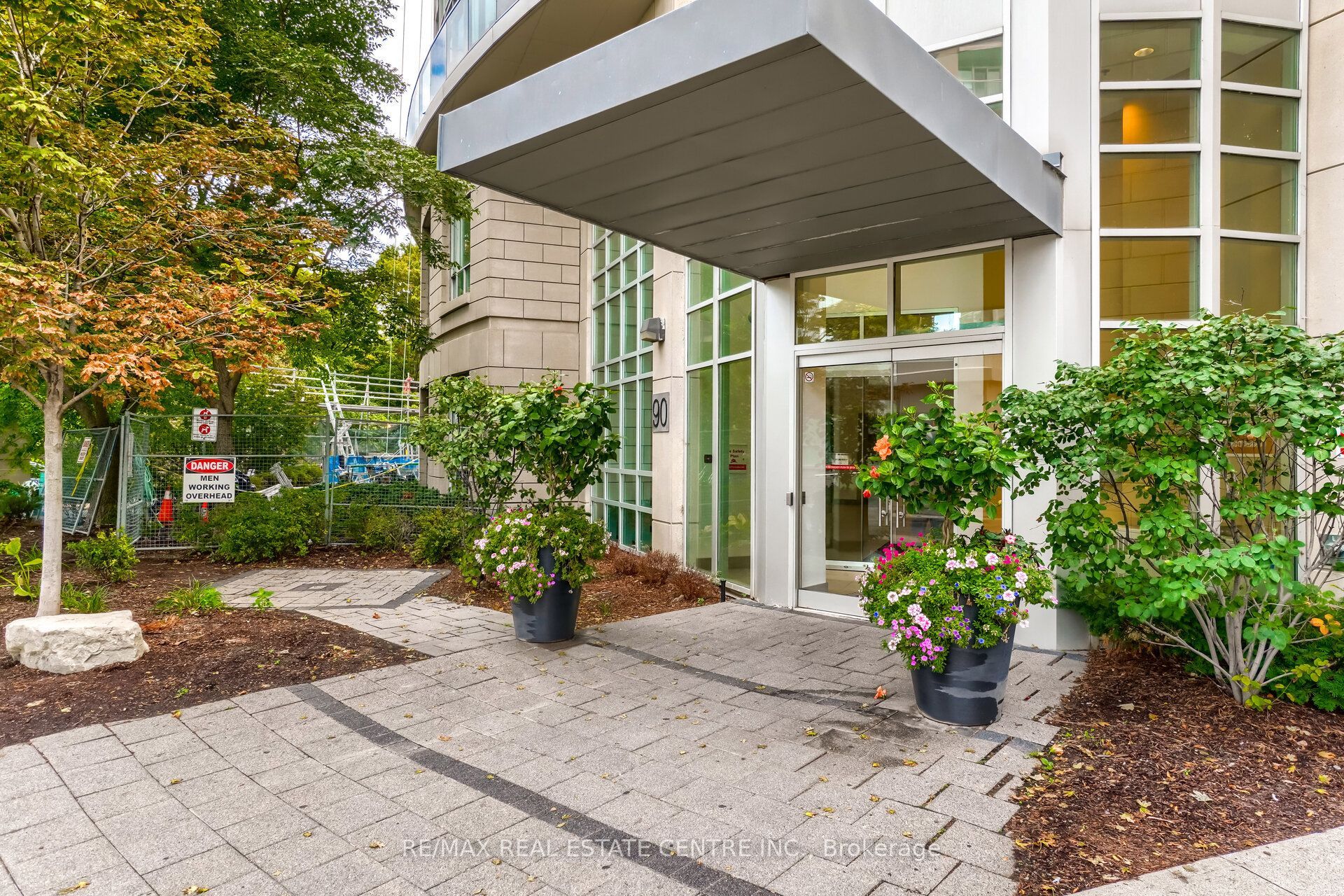 90 Absolute Avenue 205, Mississauga, ON L4Z 0A3 photo 2