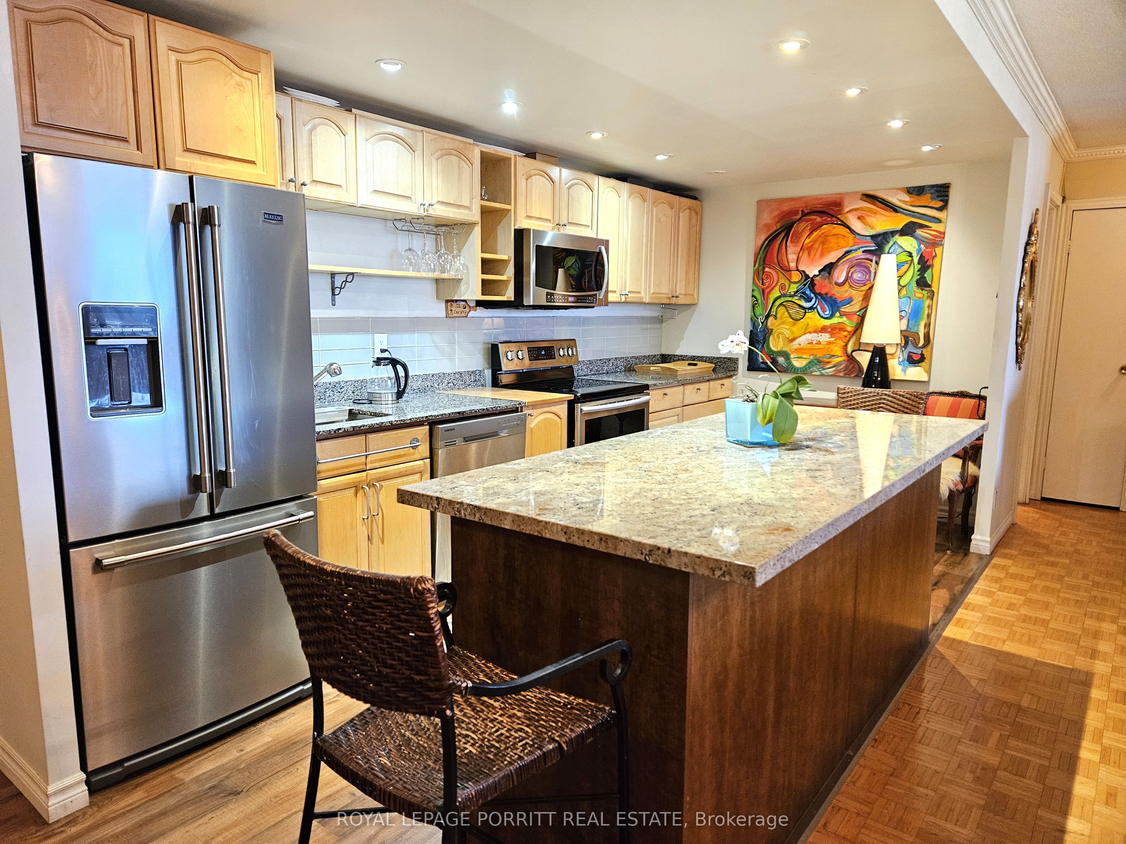 1535 Lakeshore Road E 1704, Mississauga, ON L5E 3E2 photo 4