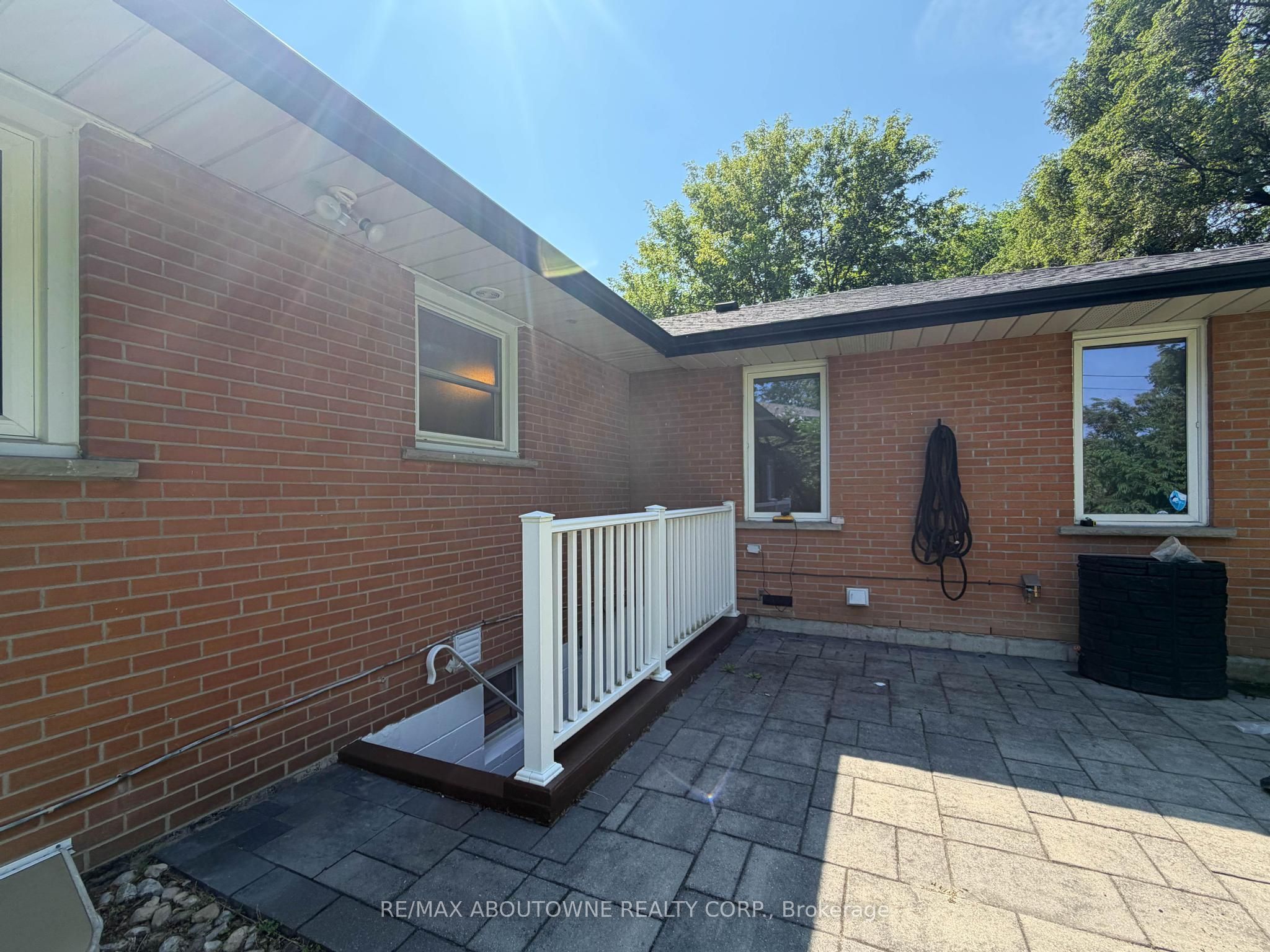 2130 Greenhurst Avenue Lower, Mississauga, ON L4X 1J6 photo 3