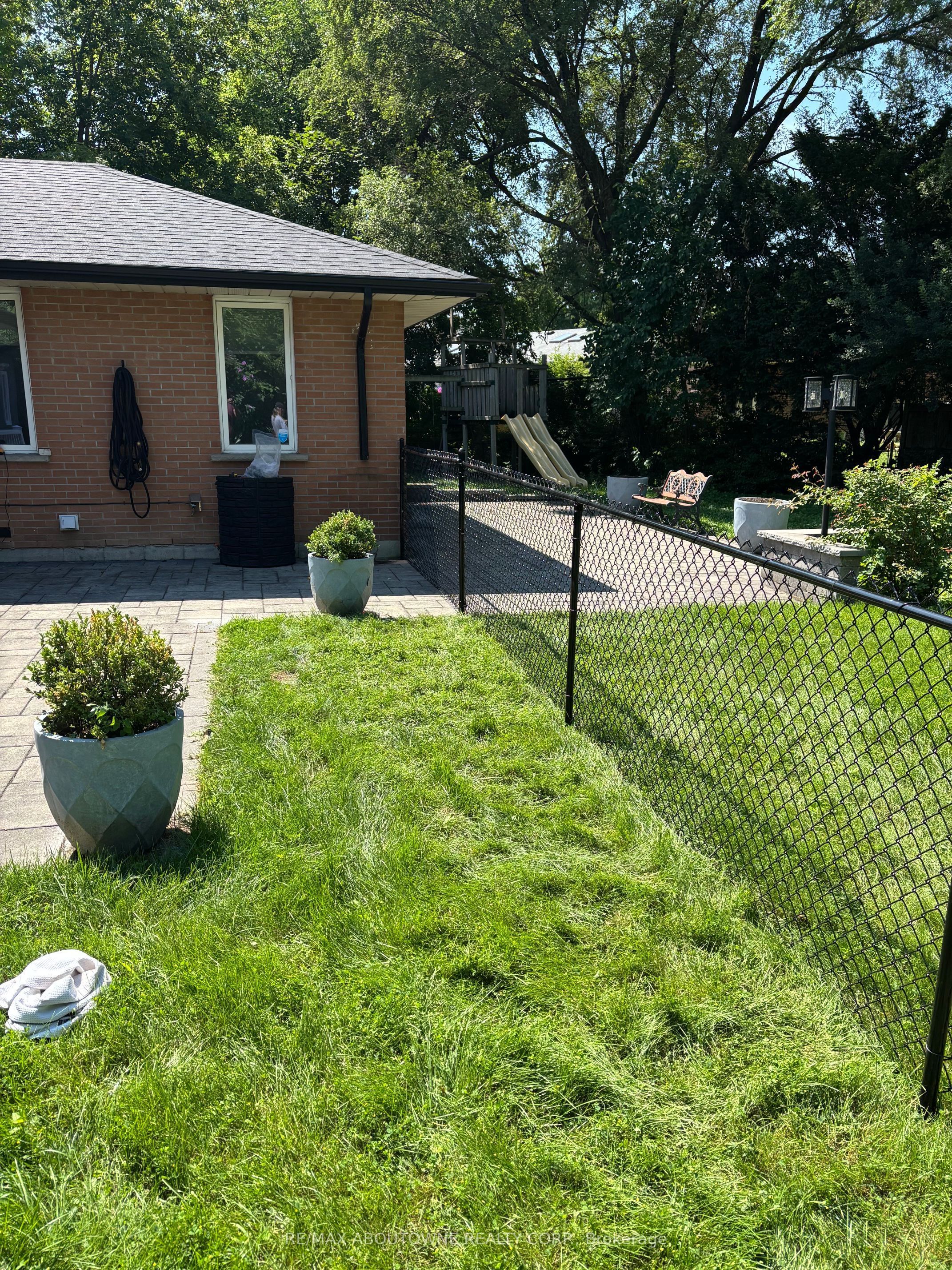 2130 Greenhurst Avenue Lower, Mississauga, ON L4X 1J6 photo 5