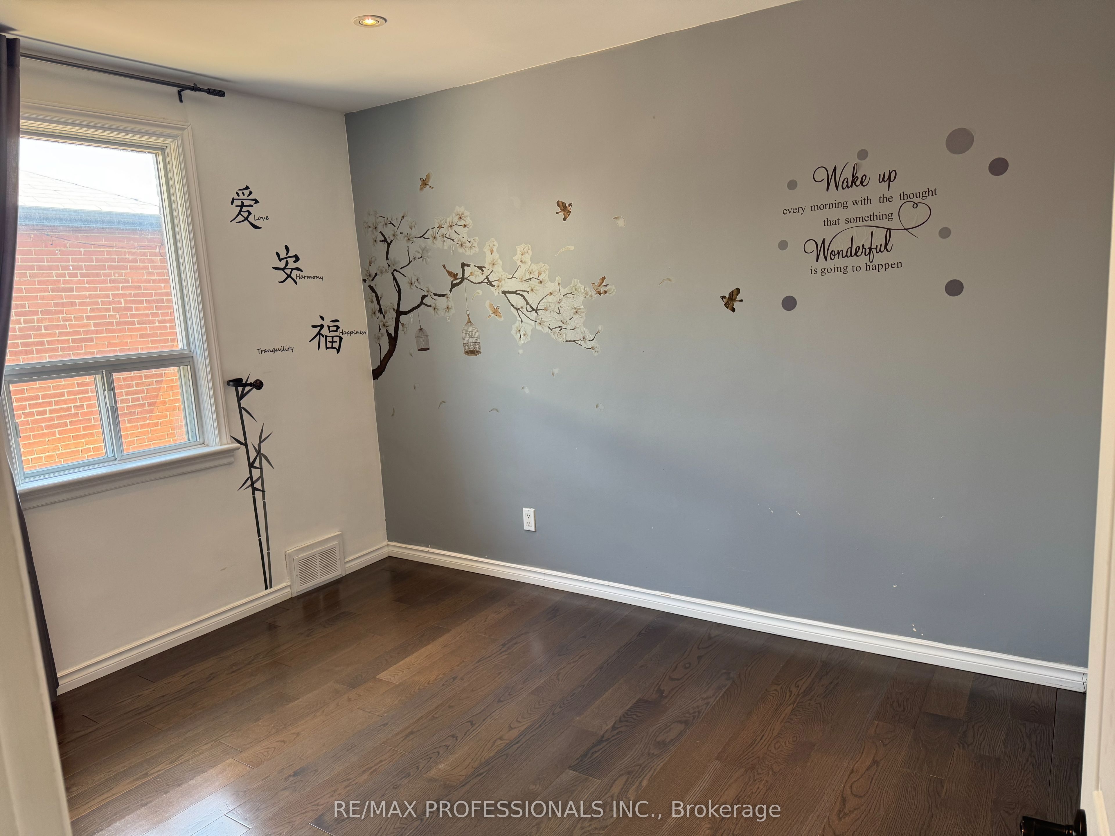 145 Yorkview Drive Main, Toronto, ON M8Z 2G5 photo 2