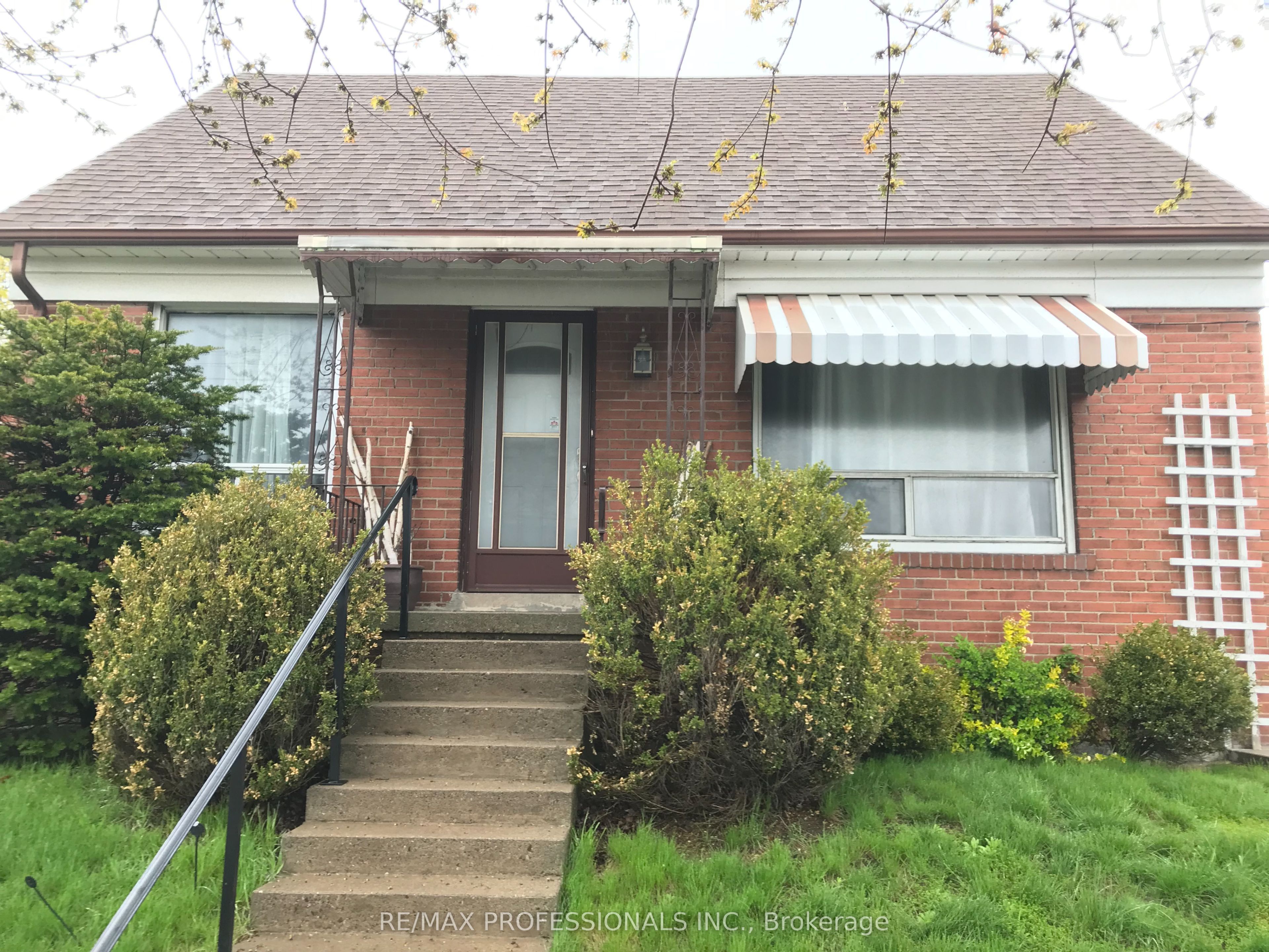145 Yorkview Drive Main, Toronto, ON M8Z 2G5 photo 4