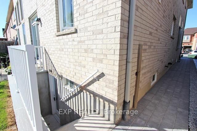 24 Clarion Road N BSMNT, Brampton, ON L7A 3T6 photo 3