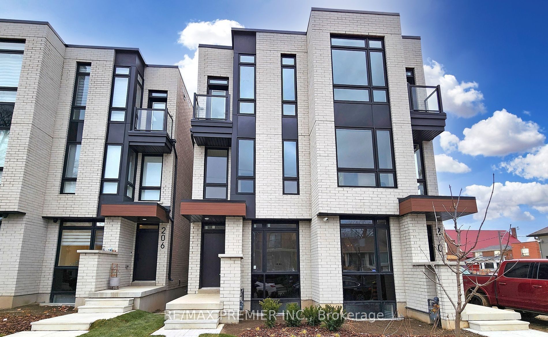 208 McRoberts Avenue W Lower, Toronto, ON M6E 4P5 photo 2