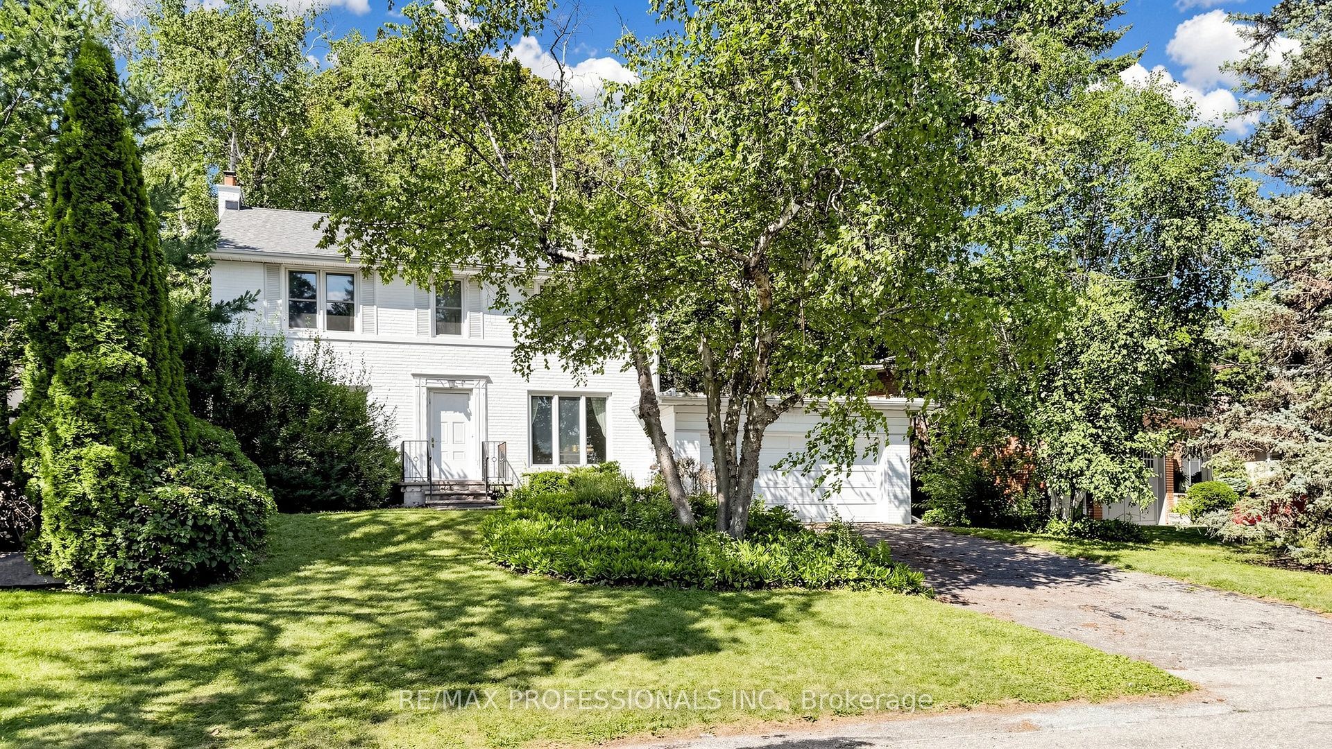 8 Southway Road, Toronto, ON M9A 3X9