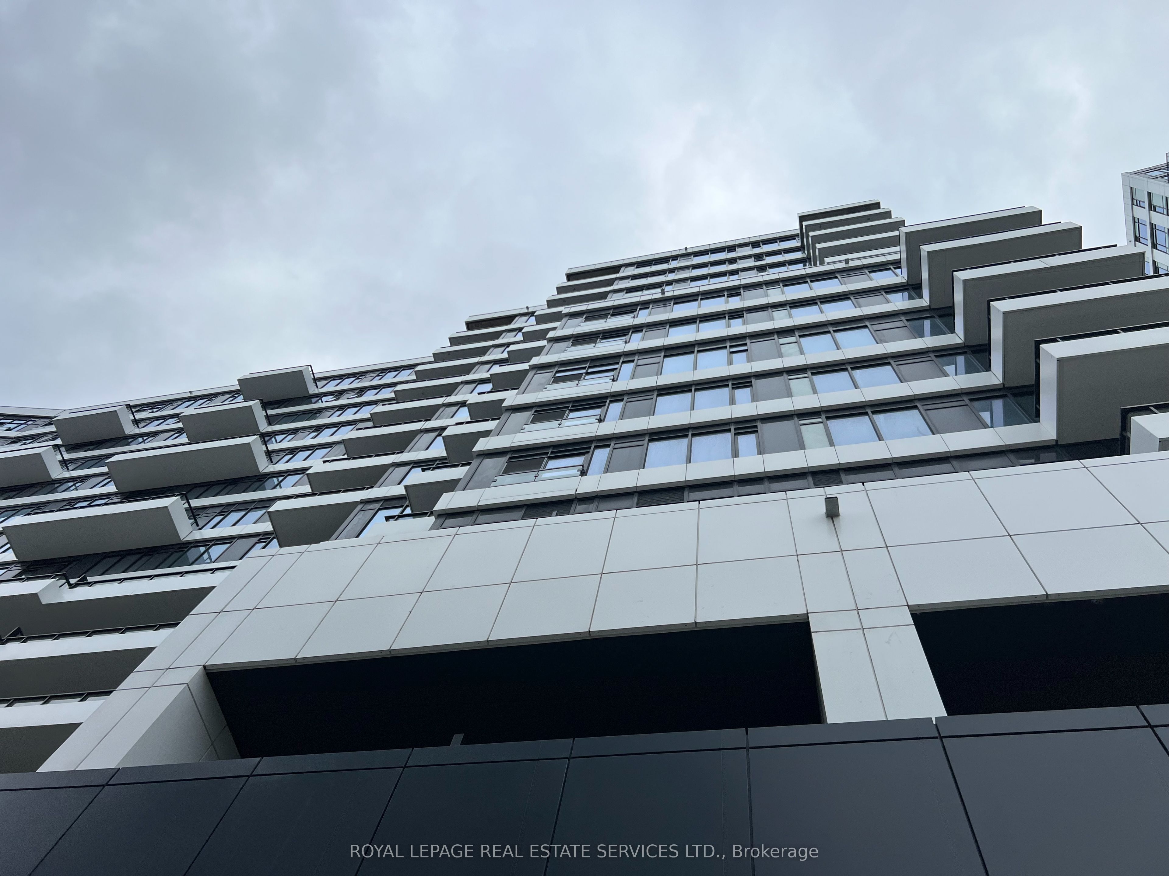 2495 Eglinton Avenue W 2713, Mississauga, ON L5M 2T2 photo 3